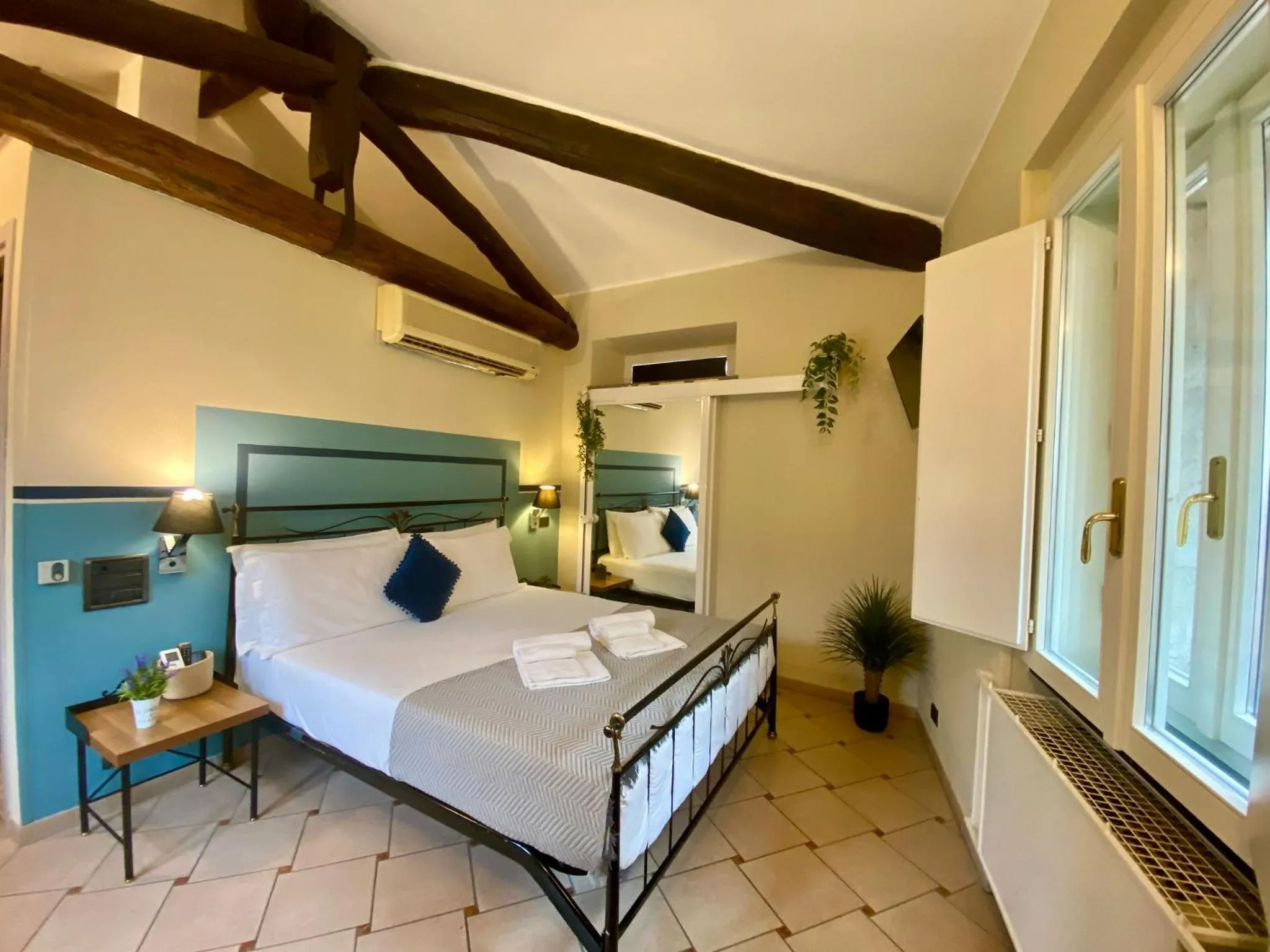 Bed in The Convo Lake Como