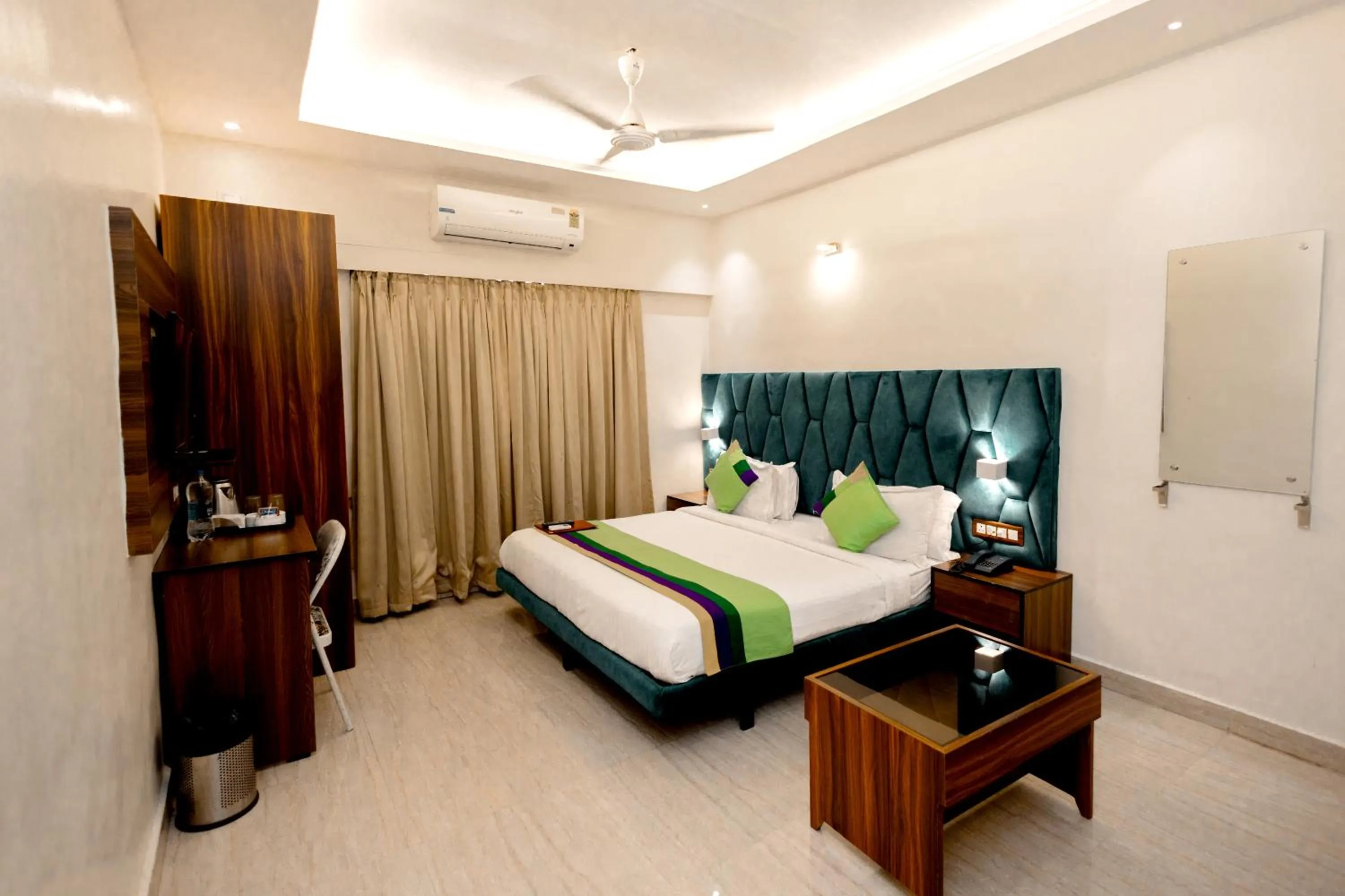 Bed in HOTEL GOLDEN TULIPZ