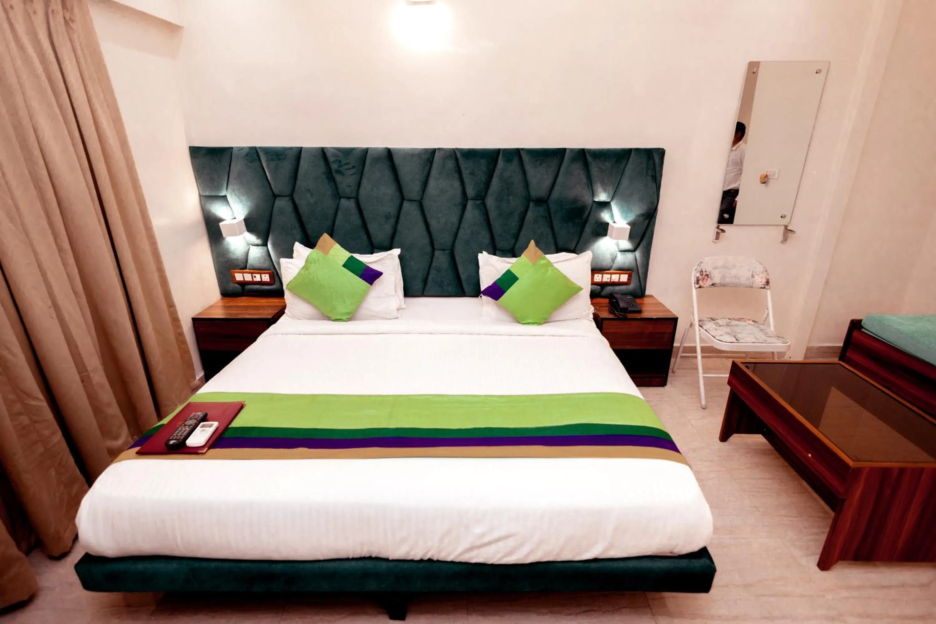 Bed in HOTEL GOLDEN TULIPZ