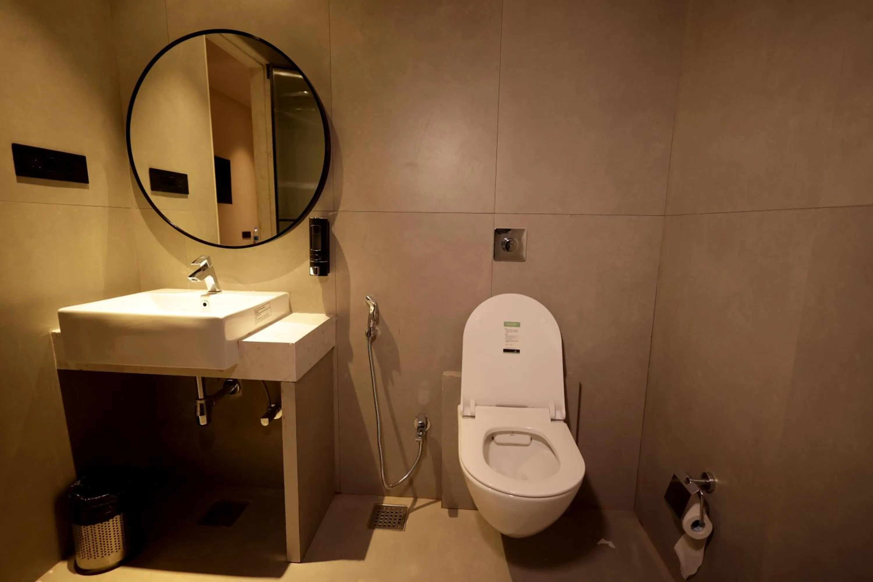 Toilet in HOTEL GOLDEN TULIPZ