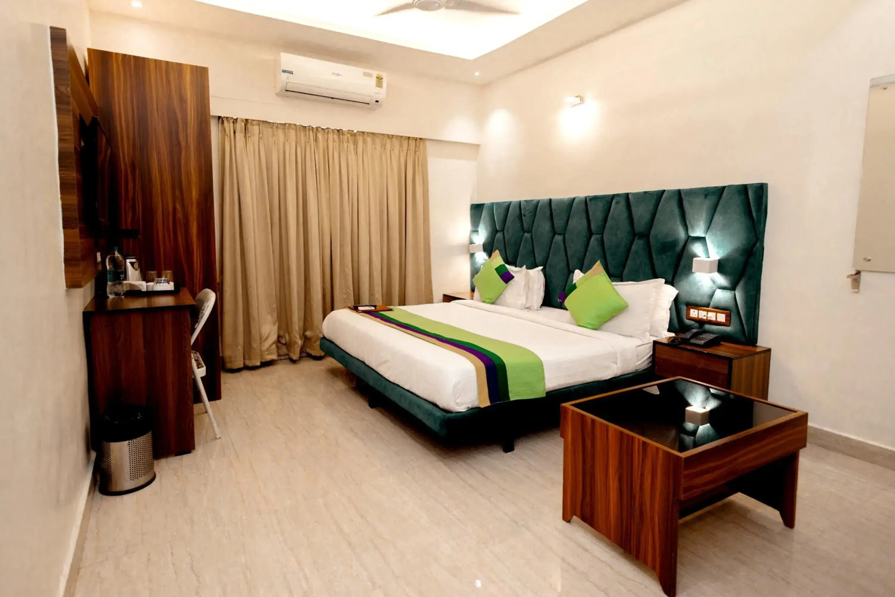 Bed in HOTEL GOLDEN TULIPZ Bed in HOTEL GOLDEN TULIPZ