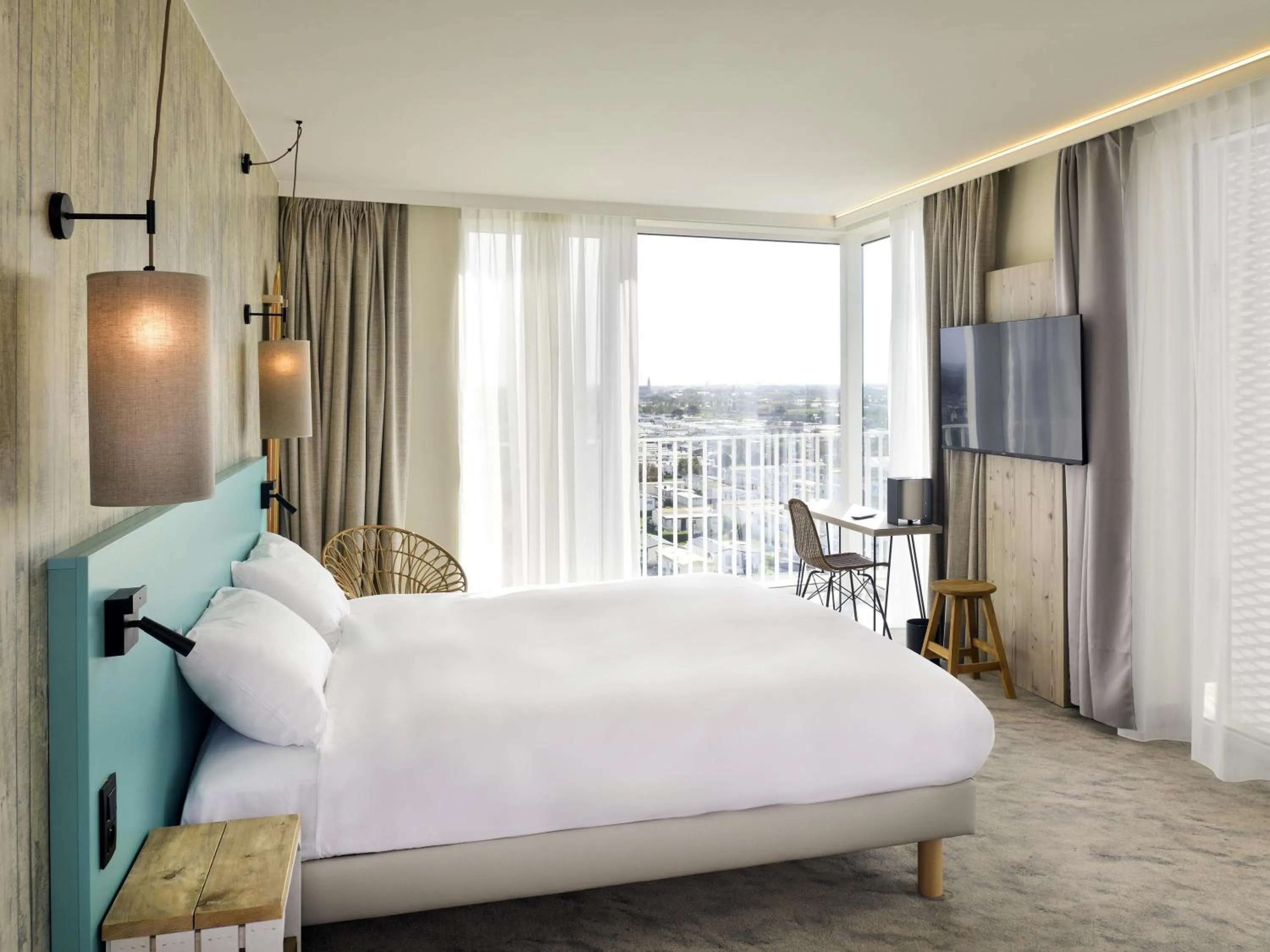 Bedroom, Bed in ibis Styles Bredene