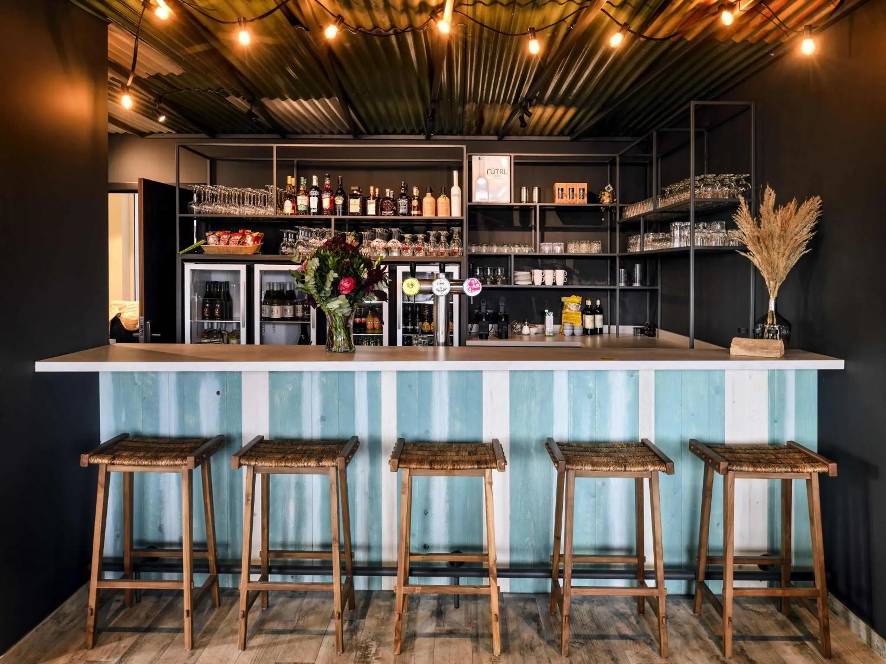 Lounge or bar in ibis Styles Bredene Lounge or bar in ibis Styles Bredene