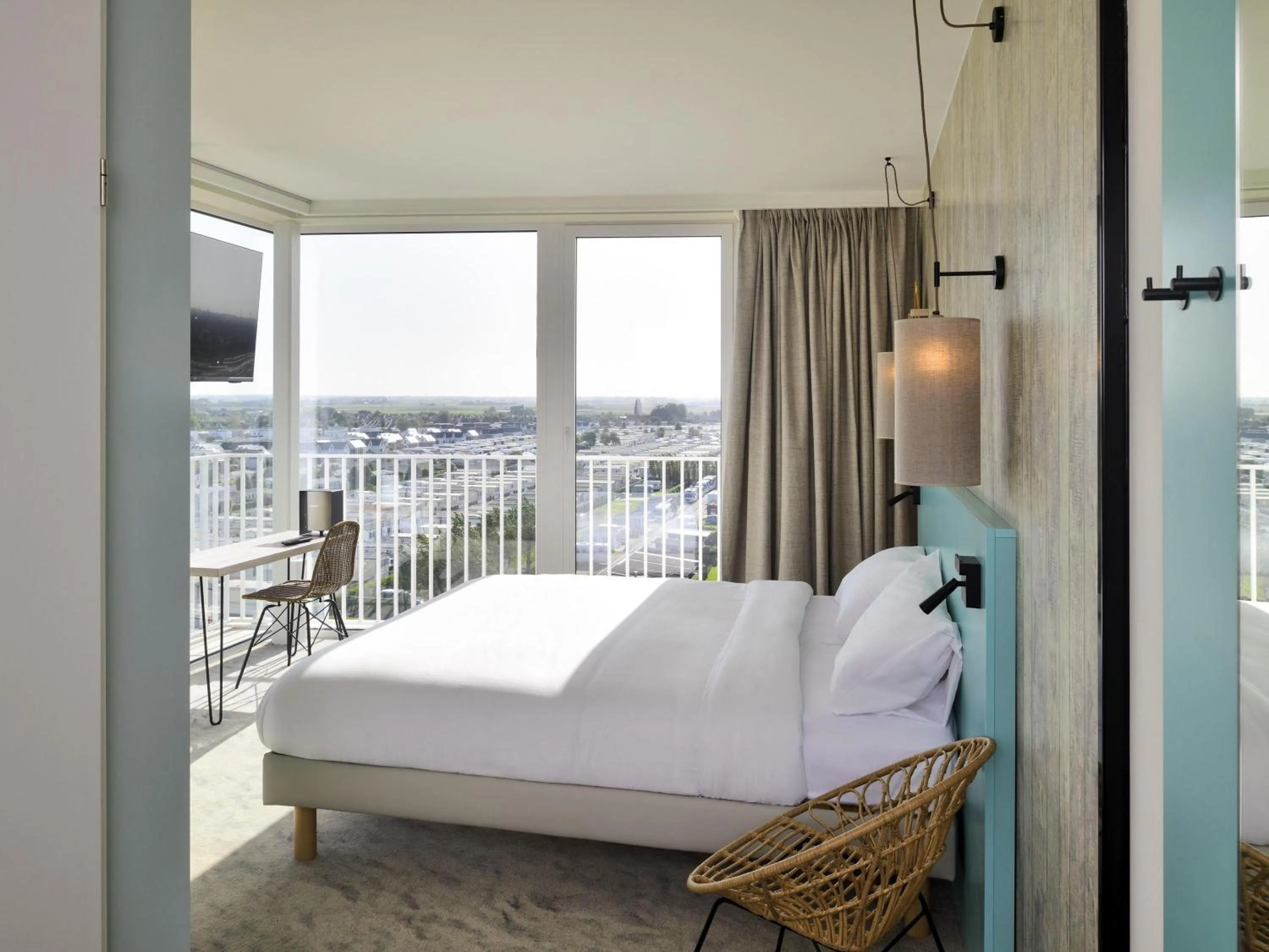 Bedroom, Bed in ibis Styles Bredene