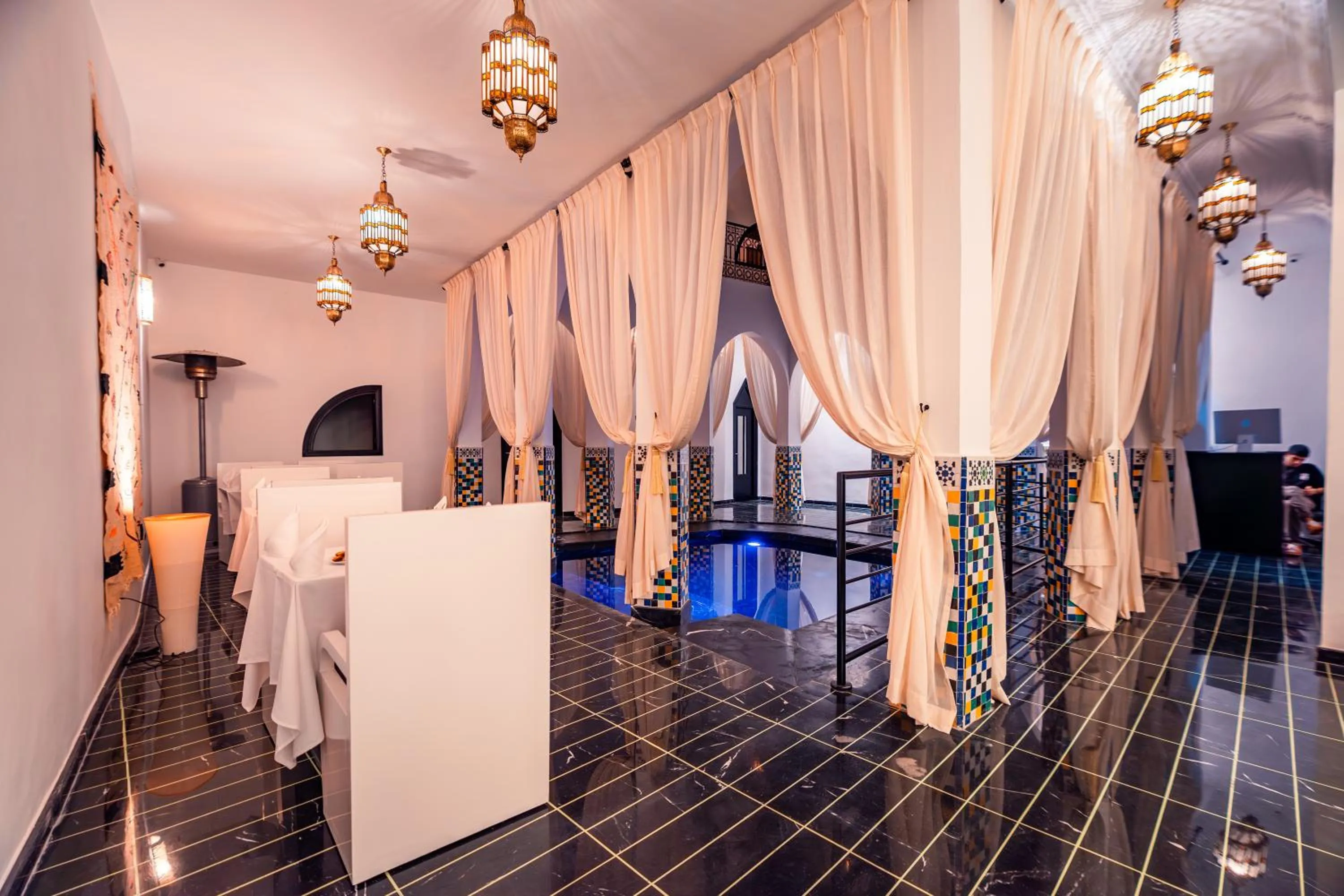 Swimming pool in Riad L'ECOLE