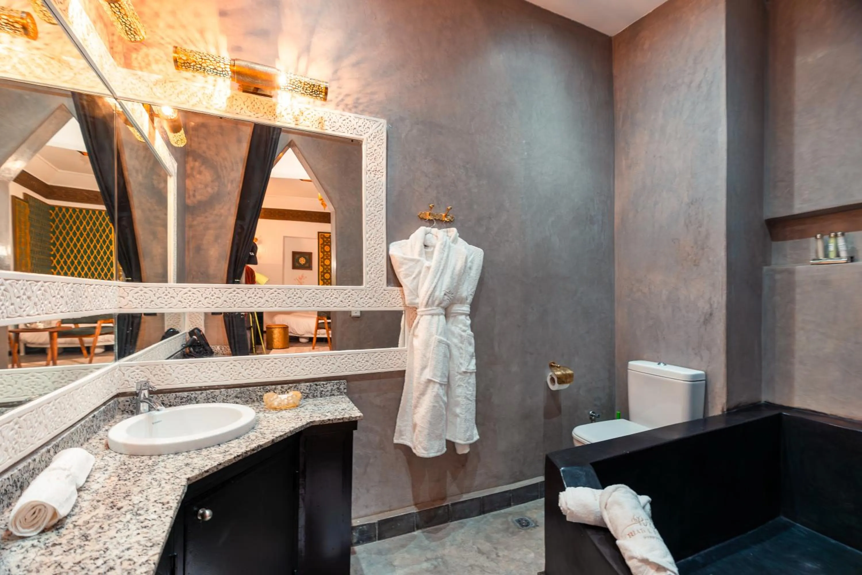 Toilet in Riad L'ECOLE