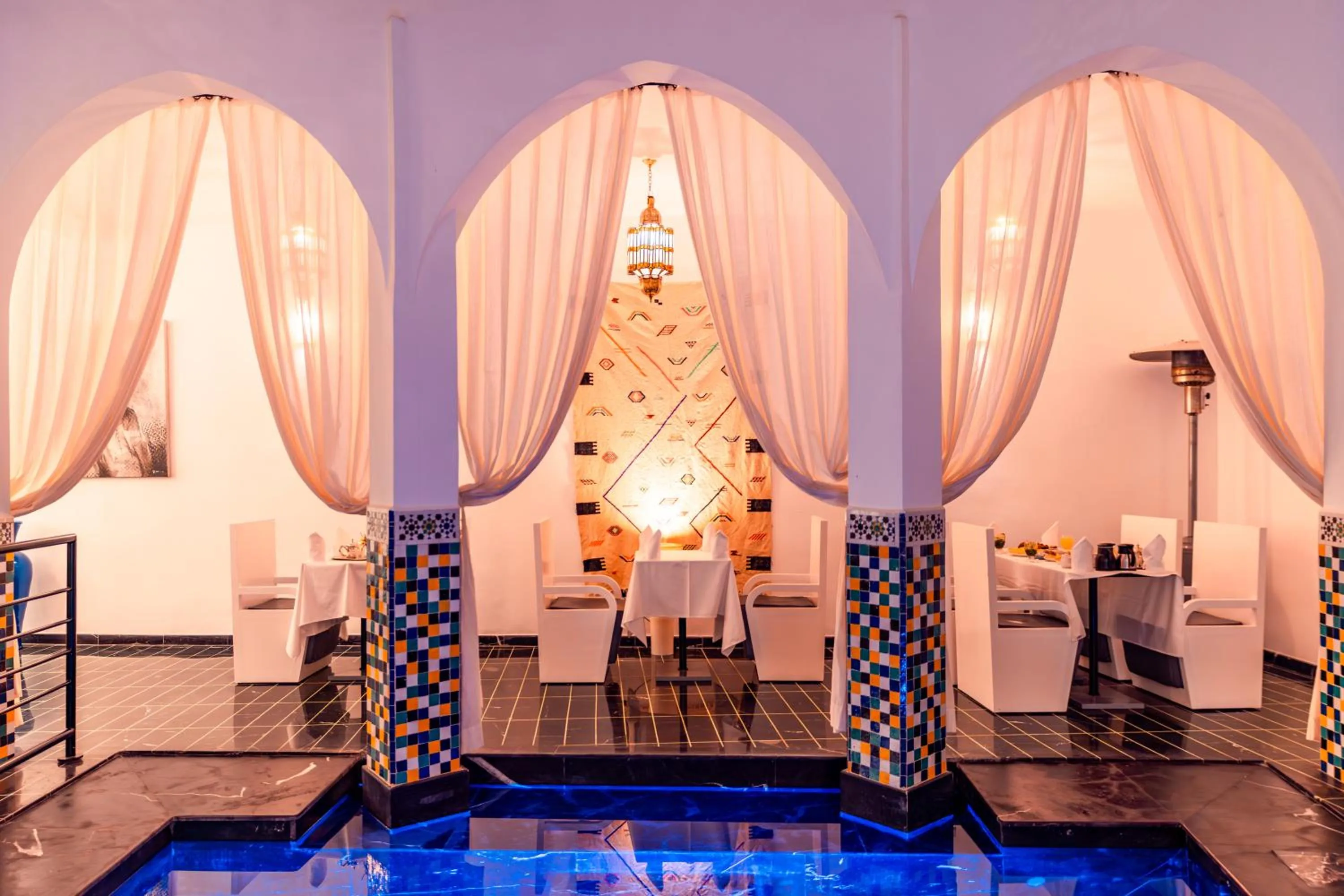 Swimming pool in Riad L'ECOLE