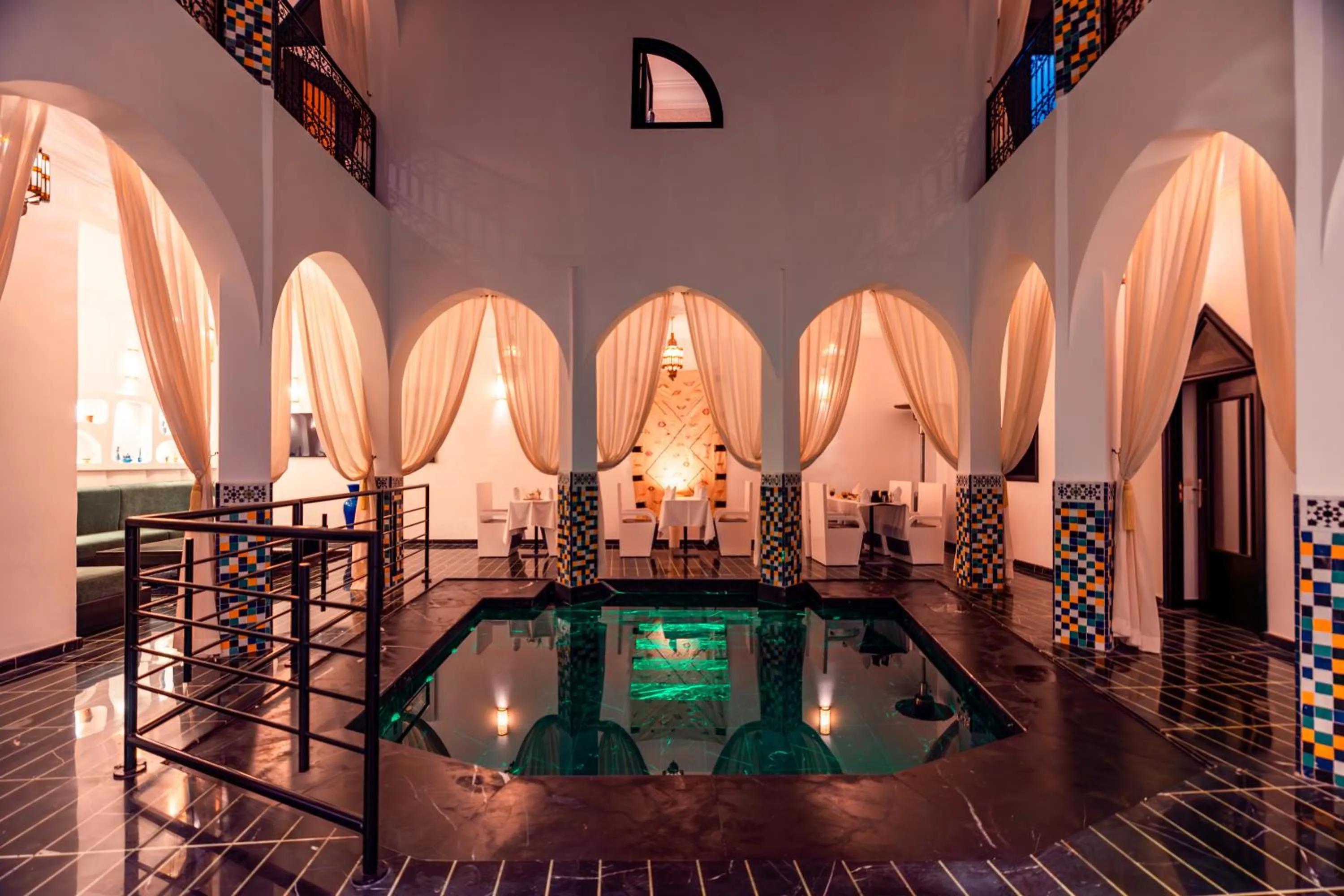 Swimming pool in Riad L'ECOLE