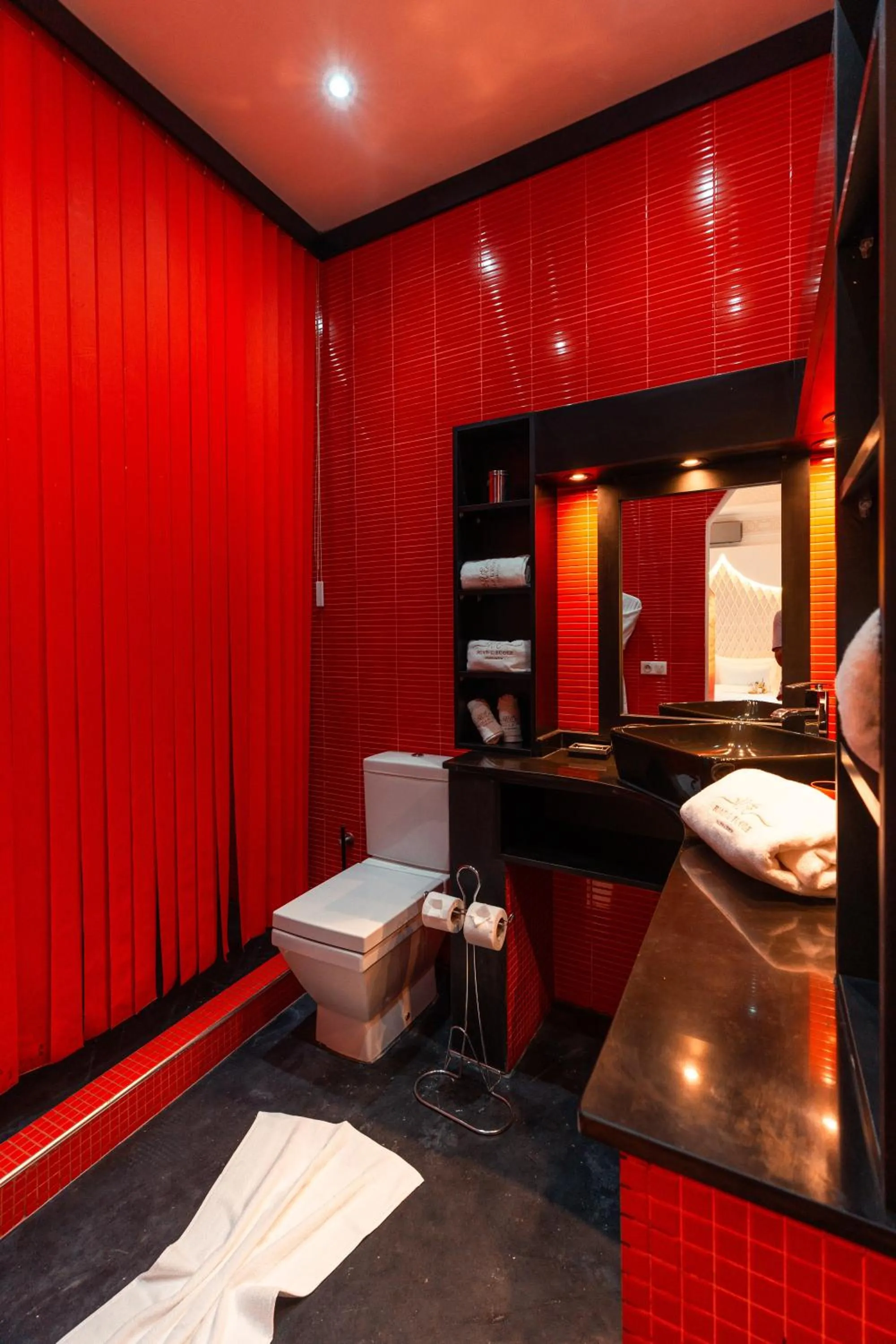 Toilet in Riad L'ECOLE