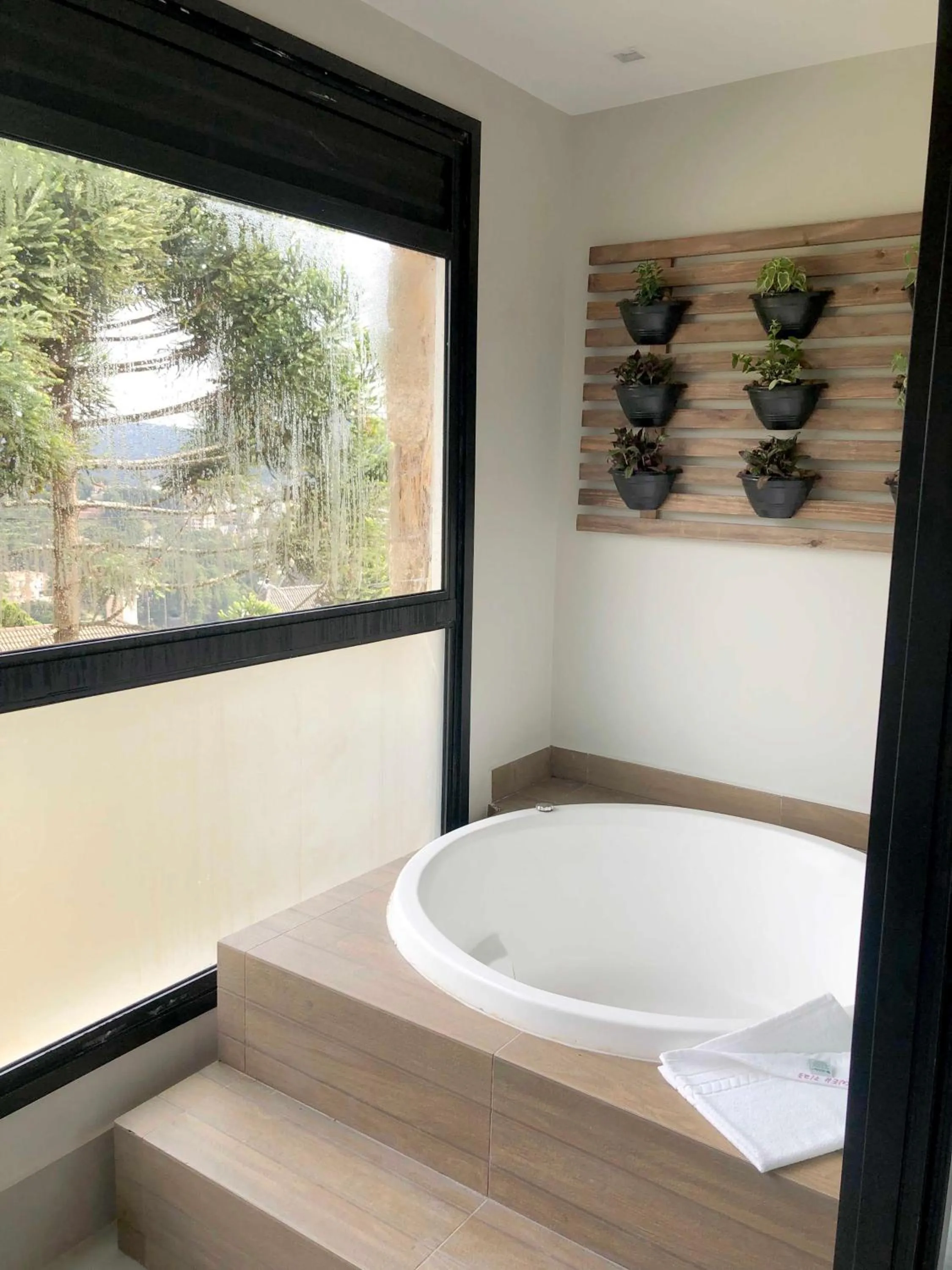 Hot Tub in Quarto no Wanderlust Experience Hotel