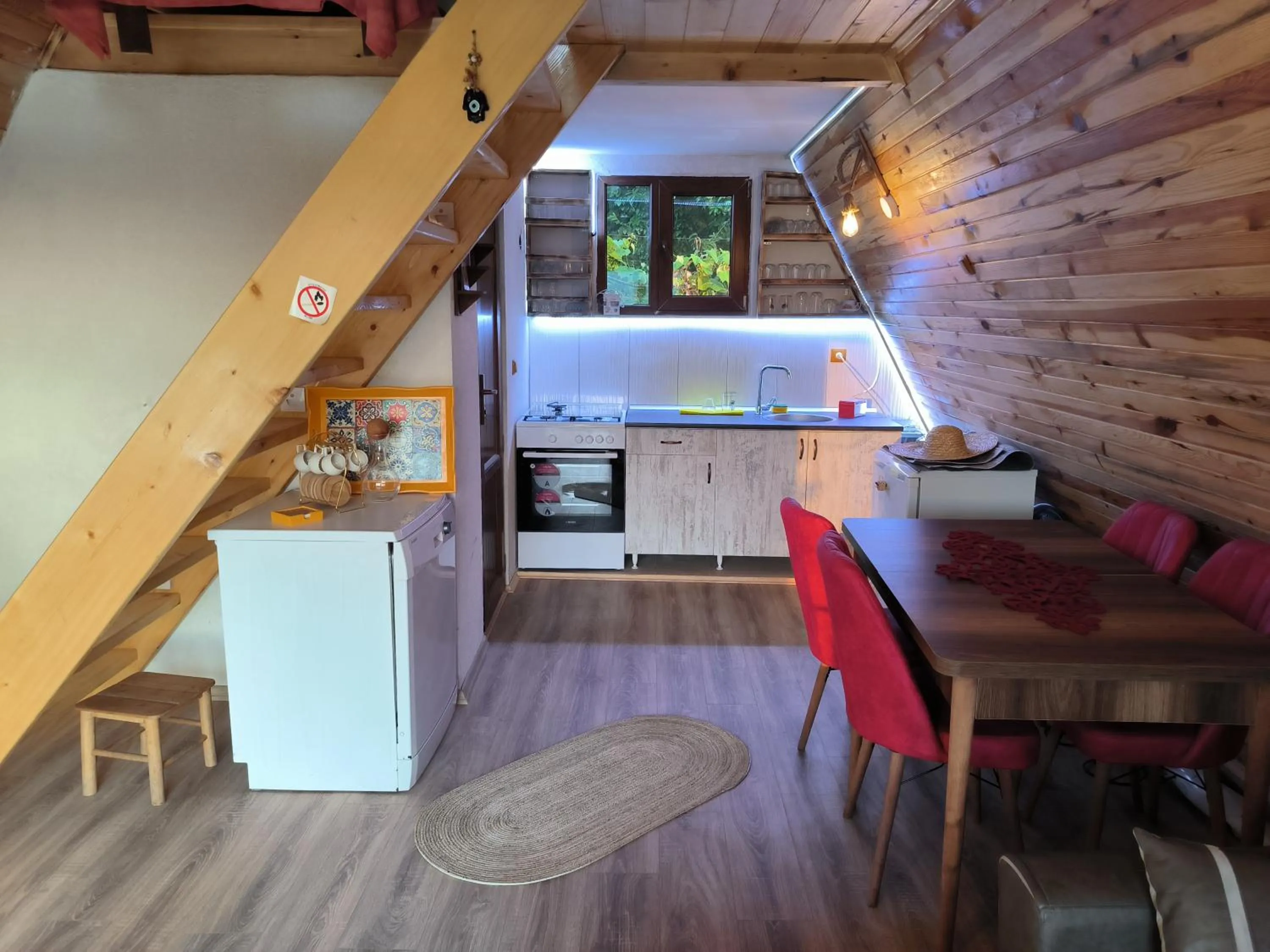 Kitchen or kitchenette in Neyla Suit Bungalow