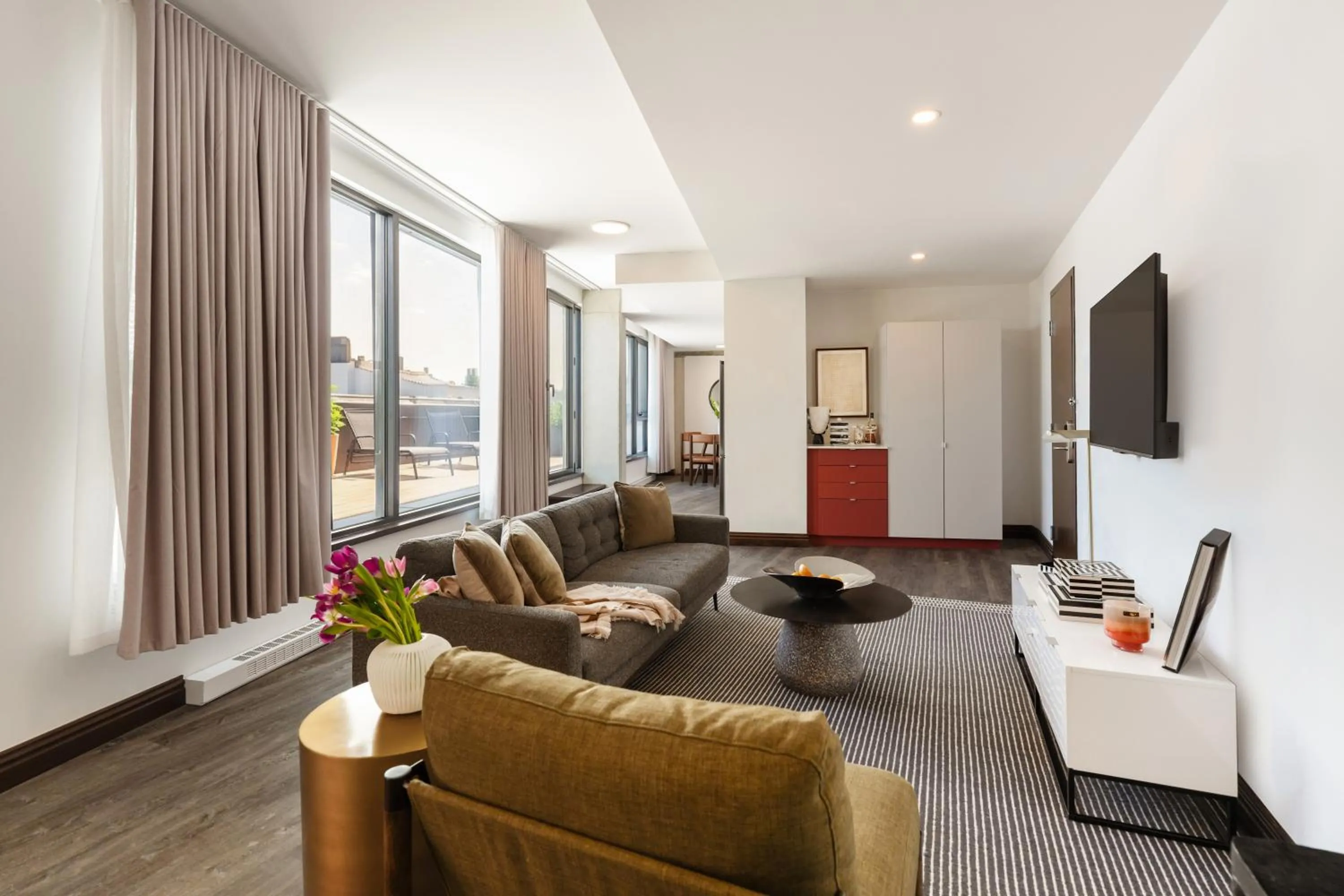 Communal lounge/ TV room in Bresoles Hotel