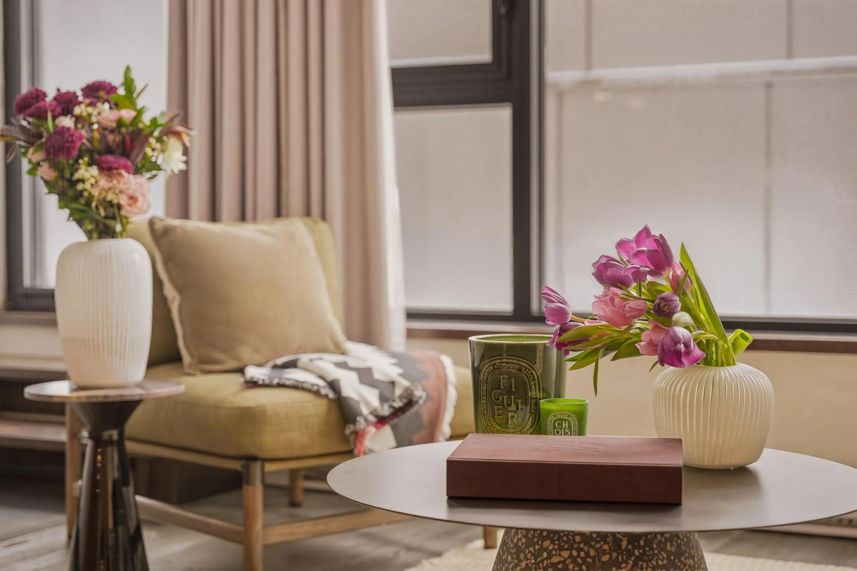 Living room in Bresoles Hotel