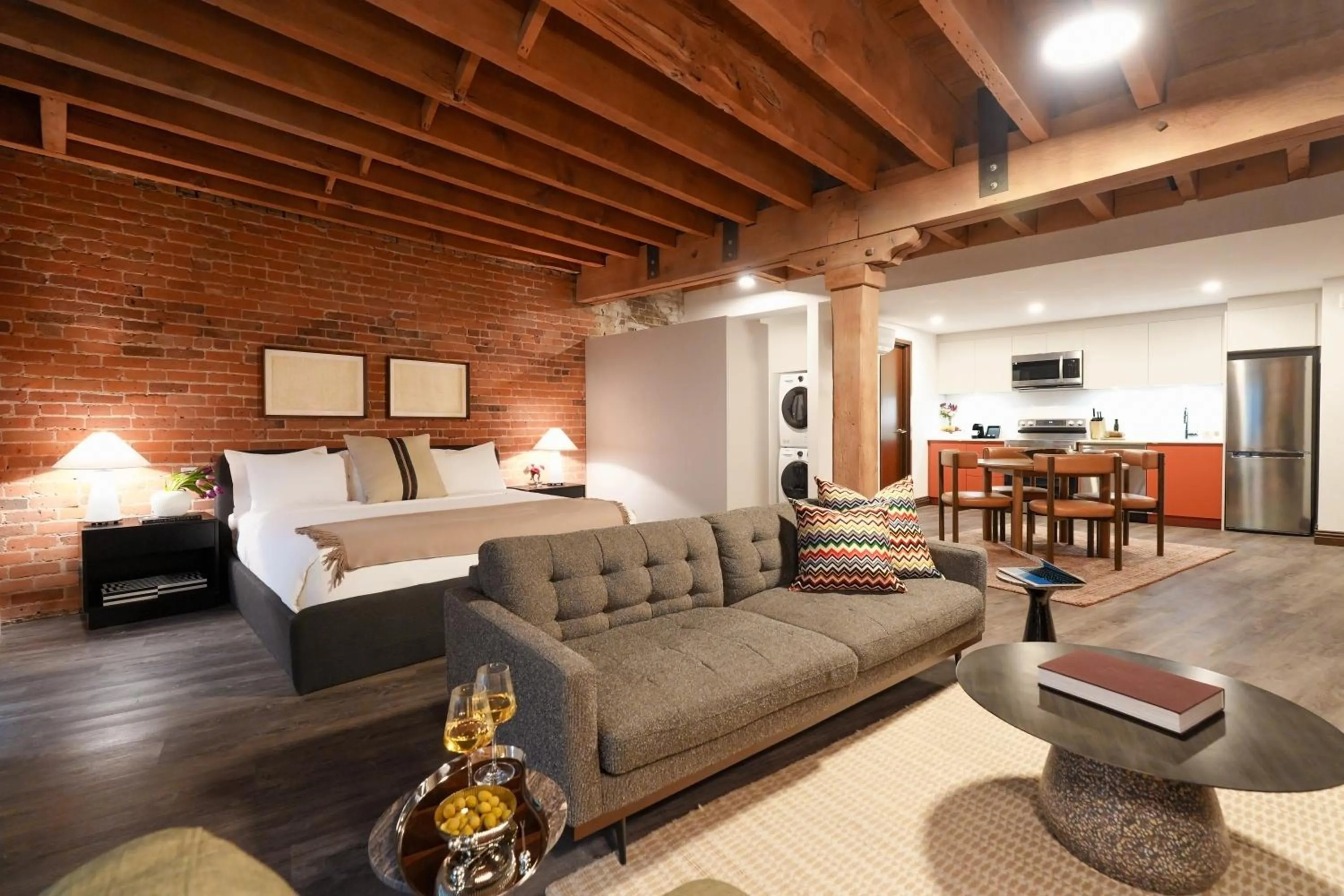 Living room, Bed in Bresoles Hotel