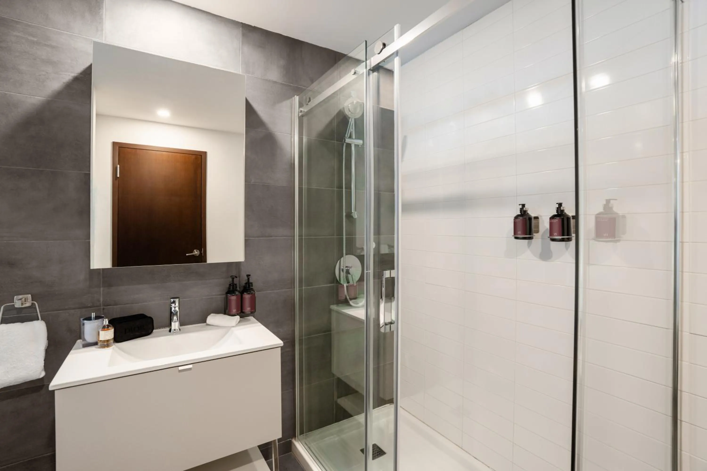 Shower in Bresoles Hotel
