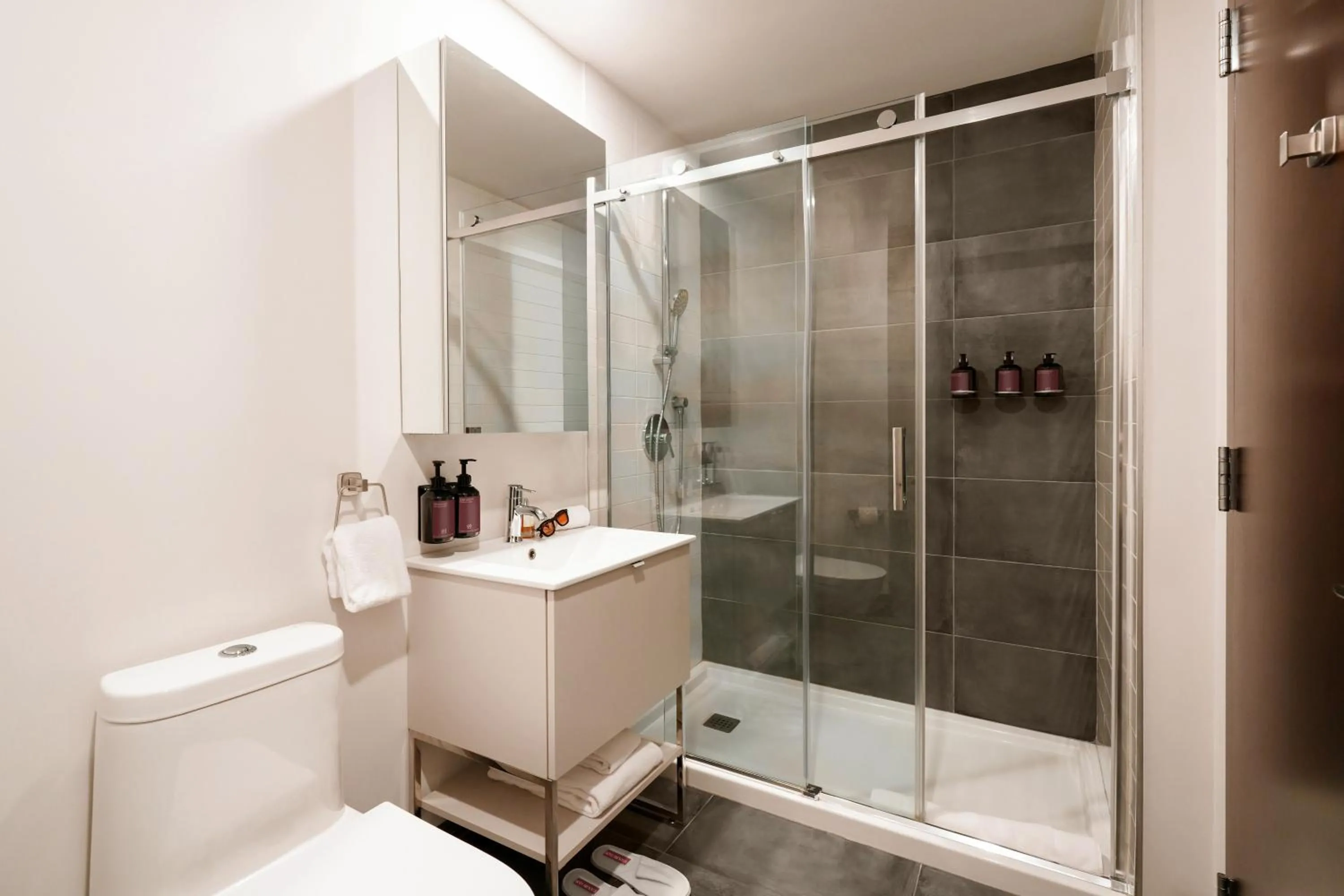 Shower in Bresoles Hotel