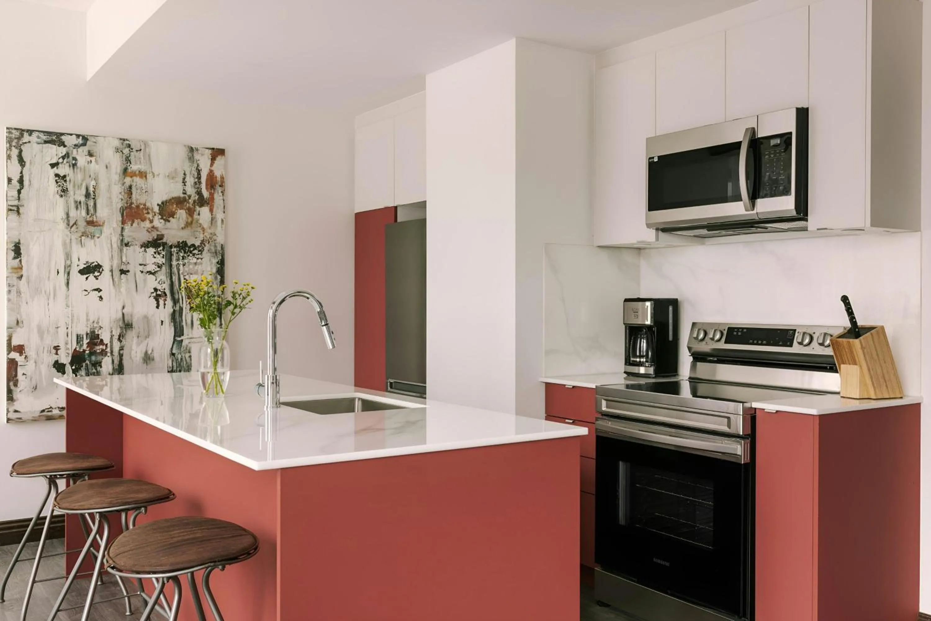 Kitchen or kitchenette in Sonder by Marriott Bonvoy Lambert Apartments Old Montreal