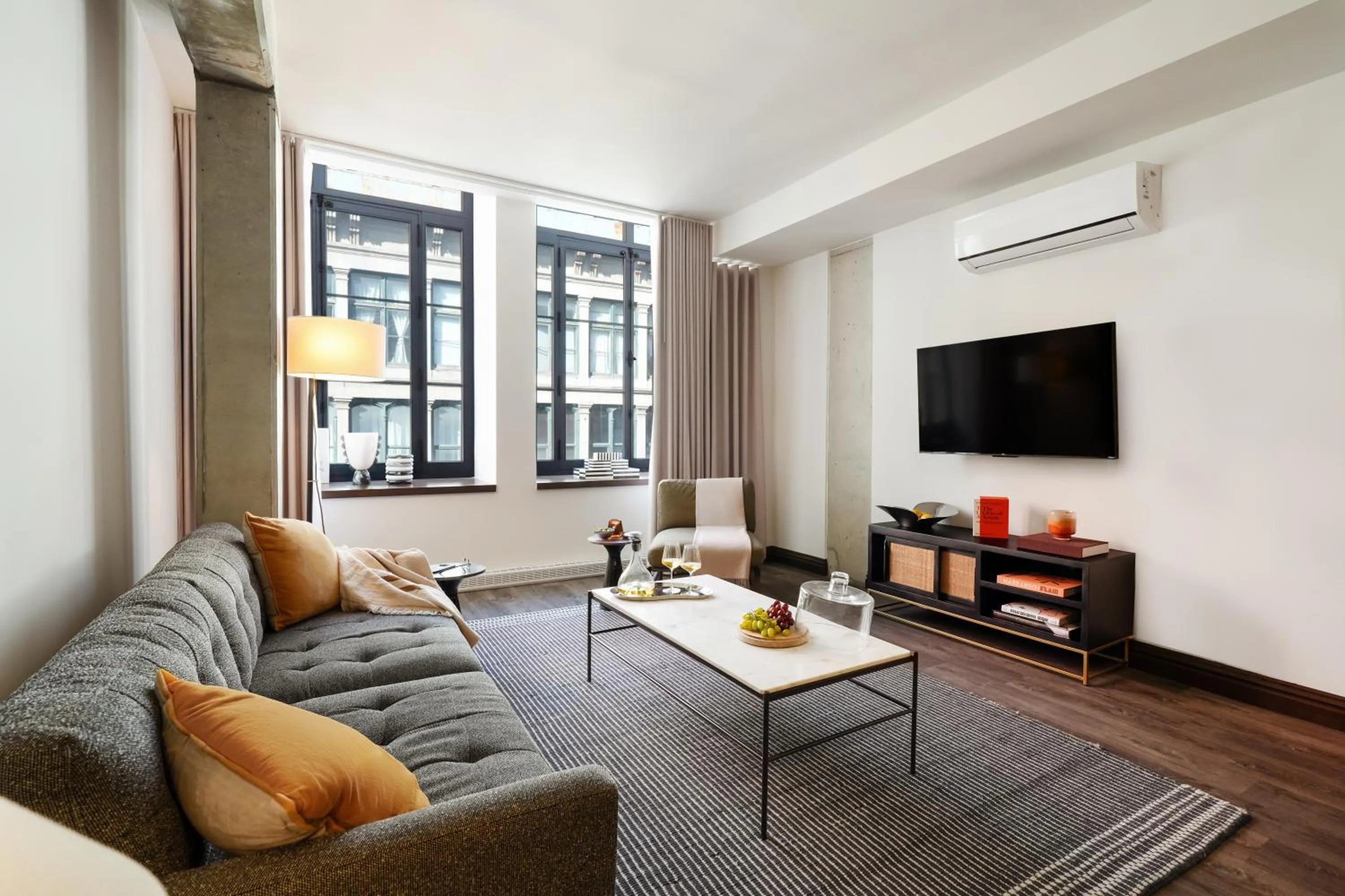 Communal lounge/ TV room in Bresoles Hotel
