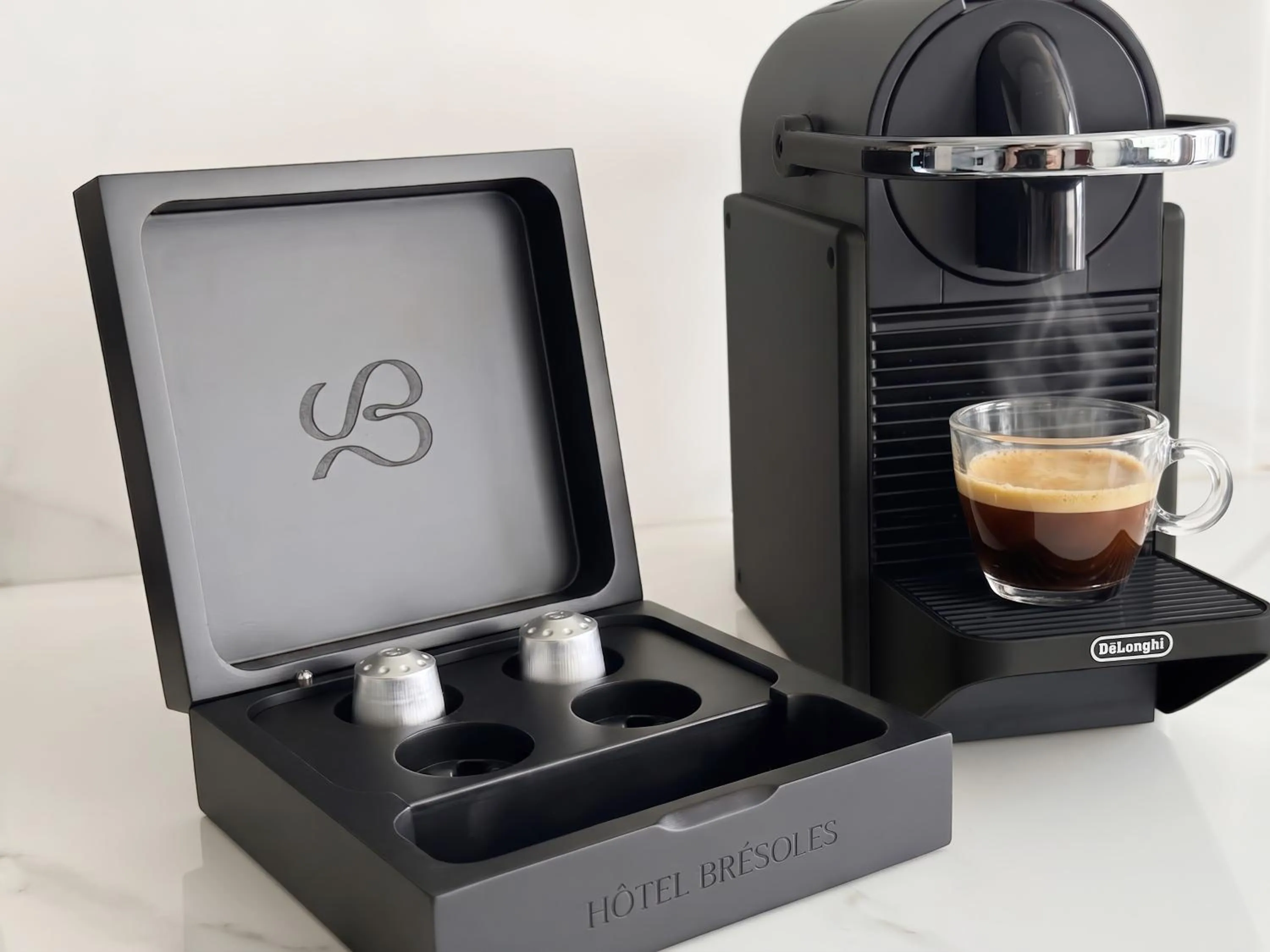 Coffee/tea facilities in Bresoles Hotel