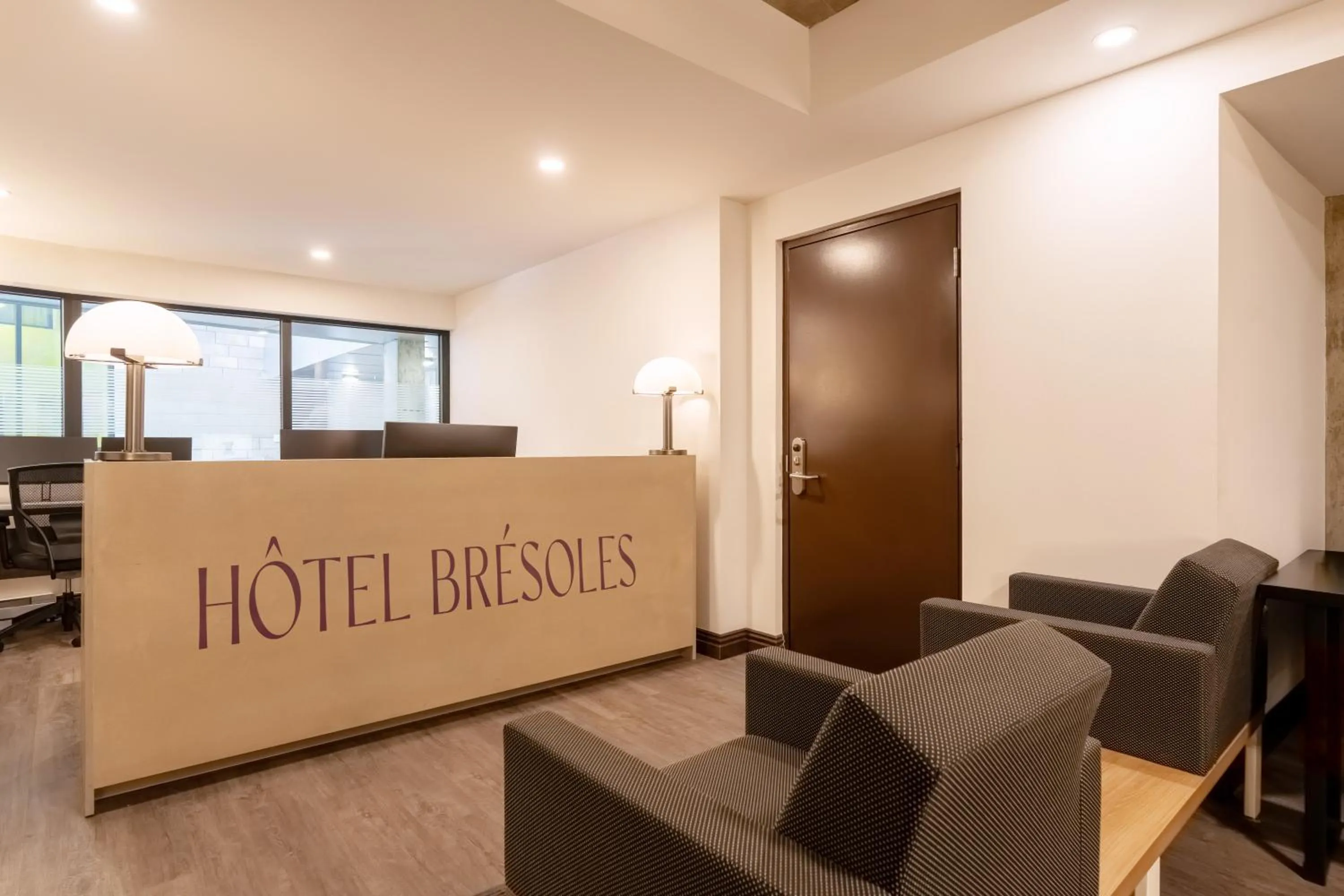 Lobby or reception in Bresoles Hotel