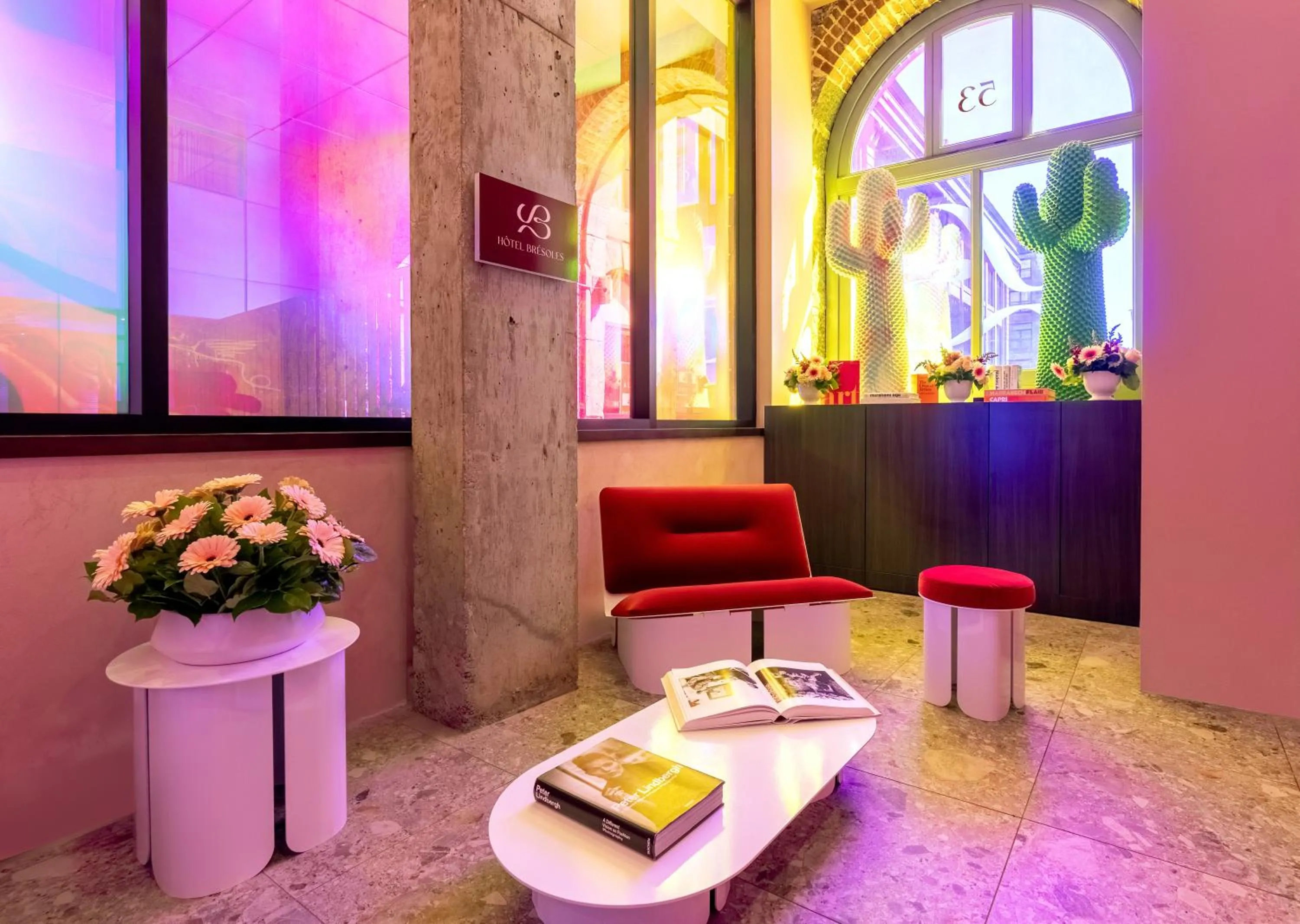 Lobby or reception in Bresoles Hotel