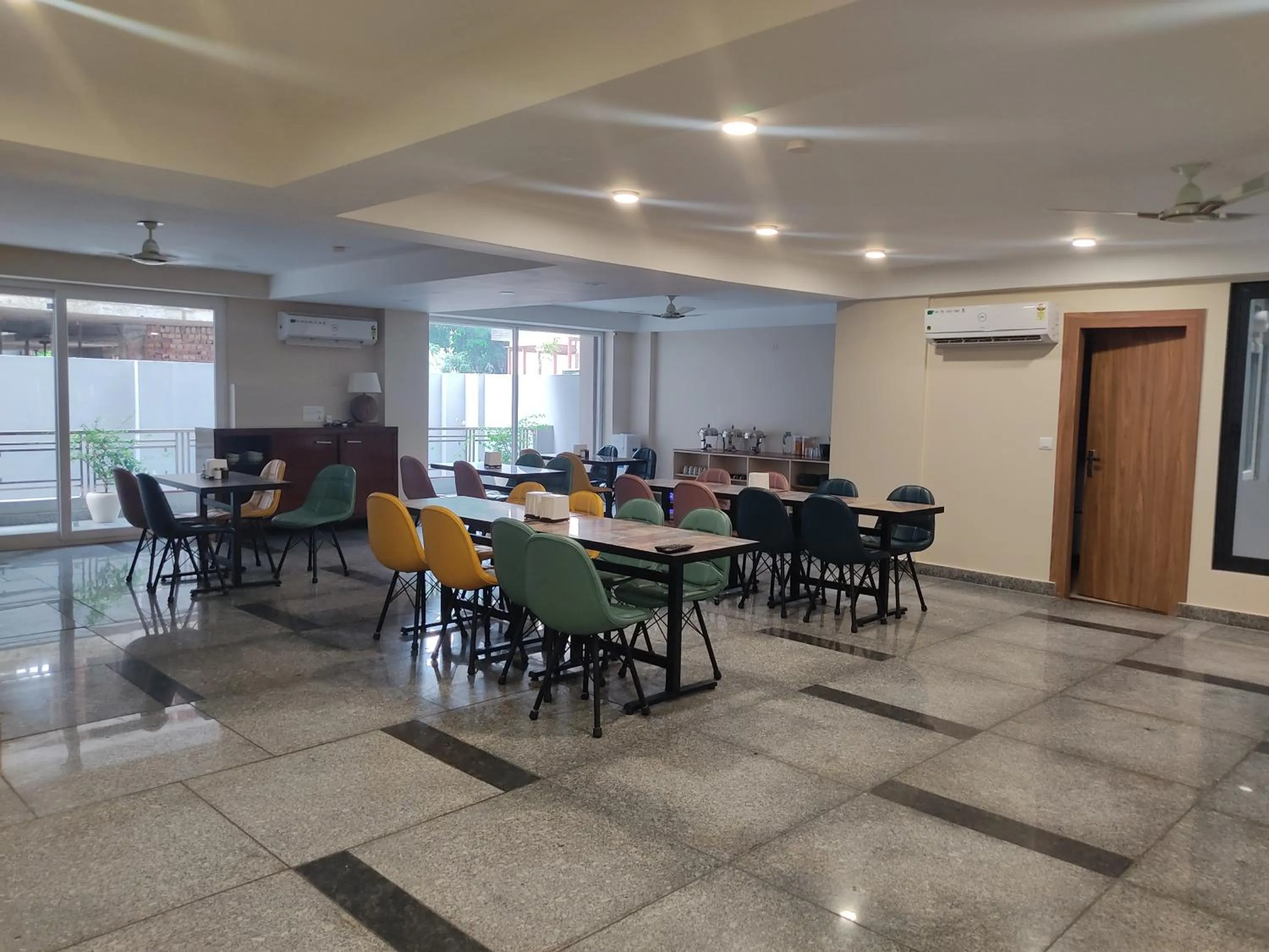 Restaurant/places to eat in Perch Arbor Cyber City