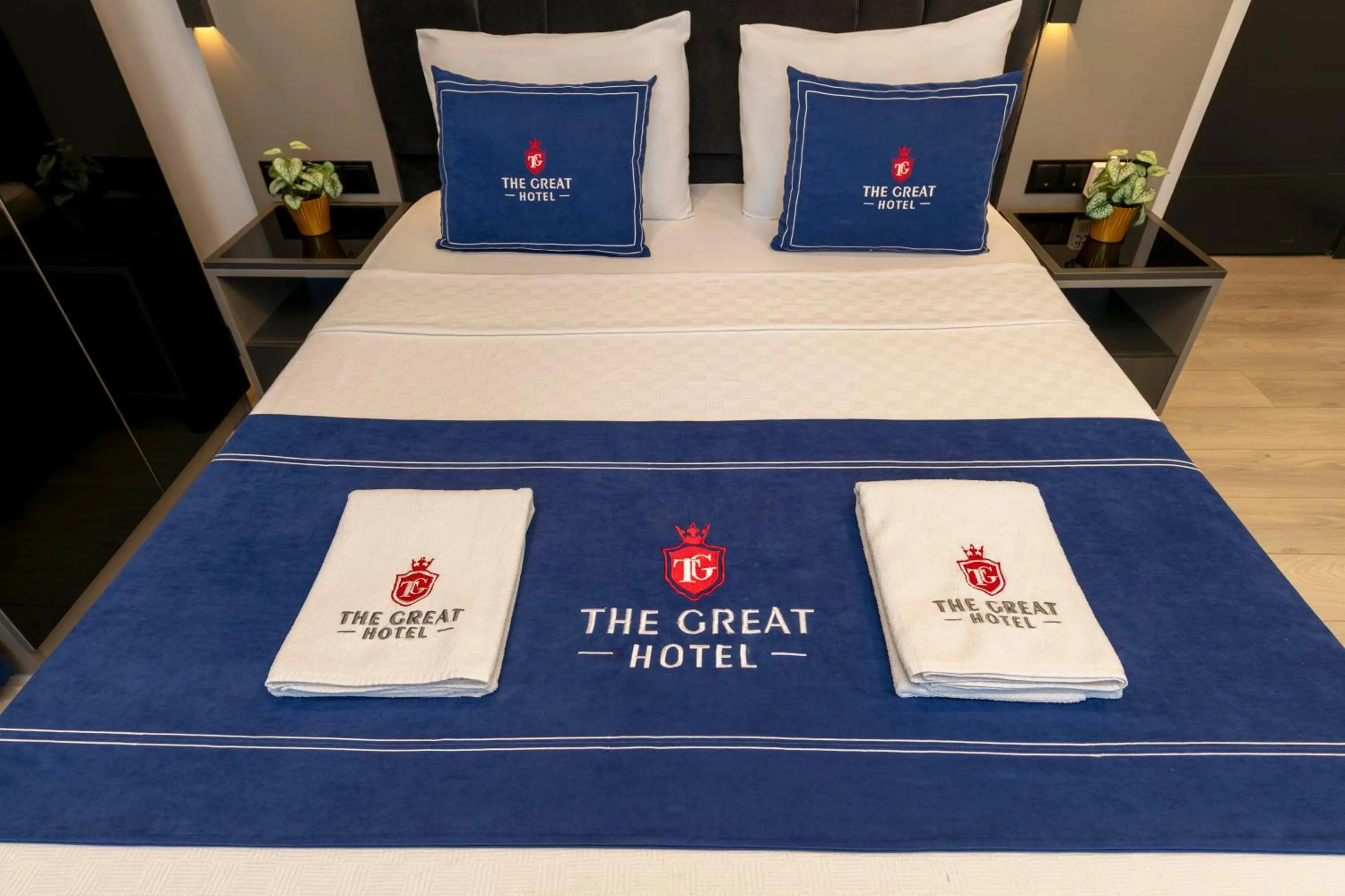 Bed in The Great Airport Hotel & Restaurant