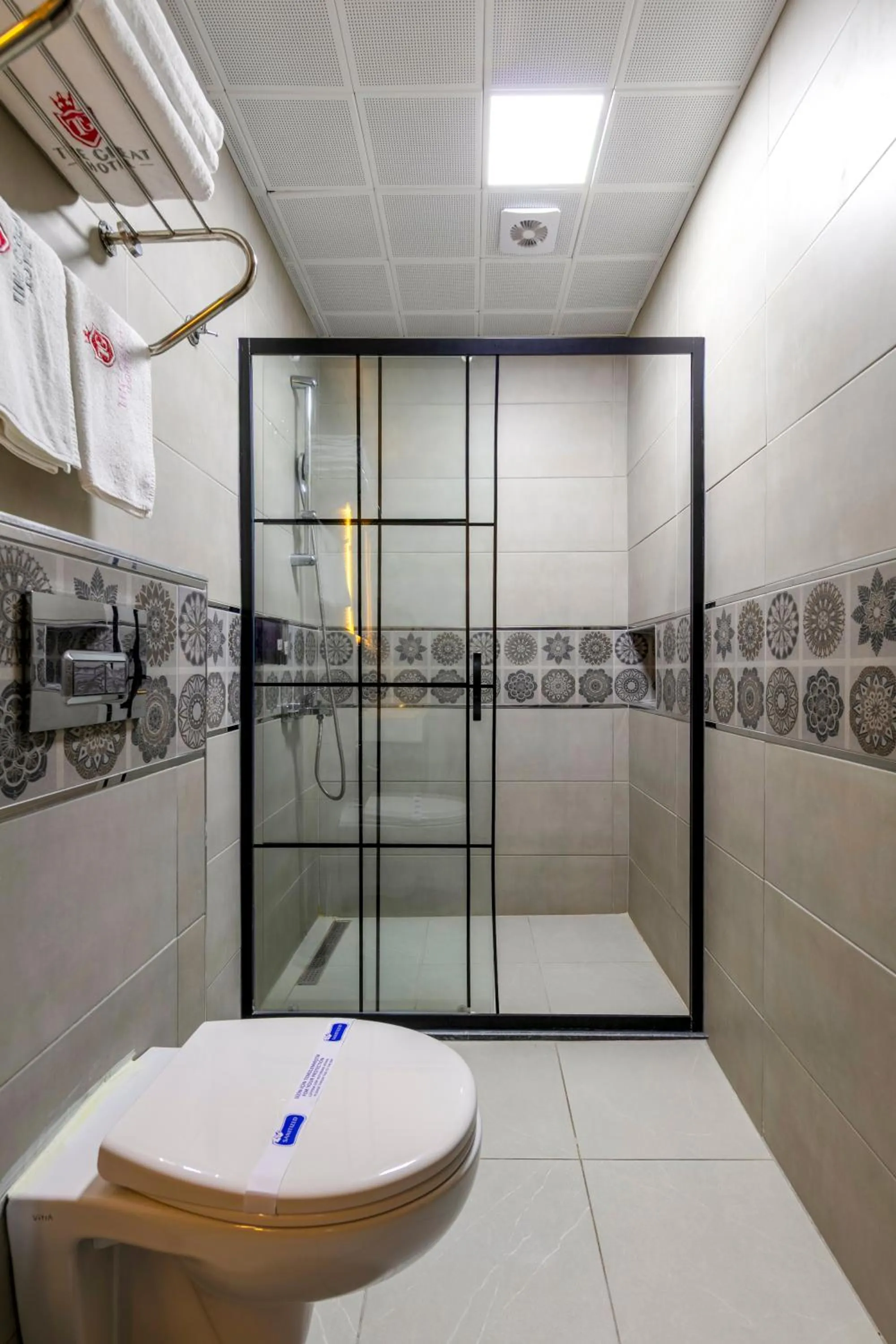 Shower in The Great Airport Hotel & Restaurant