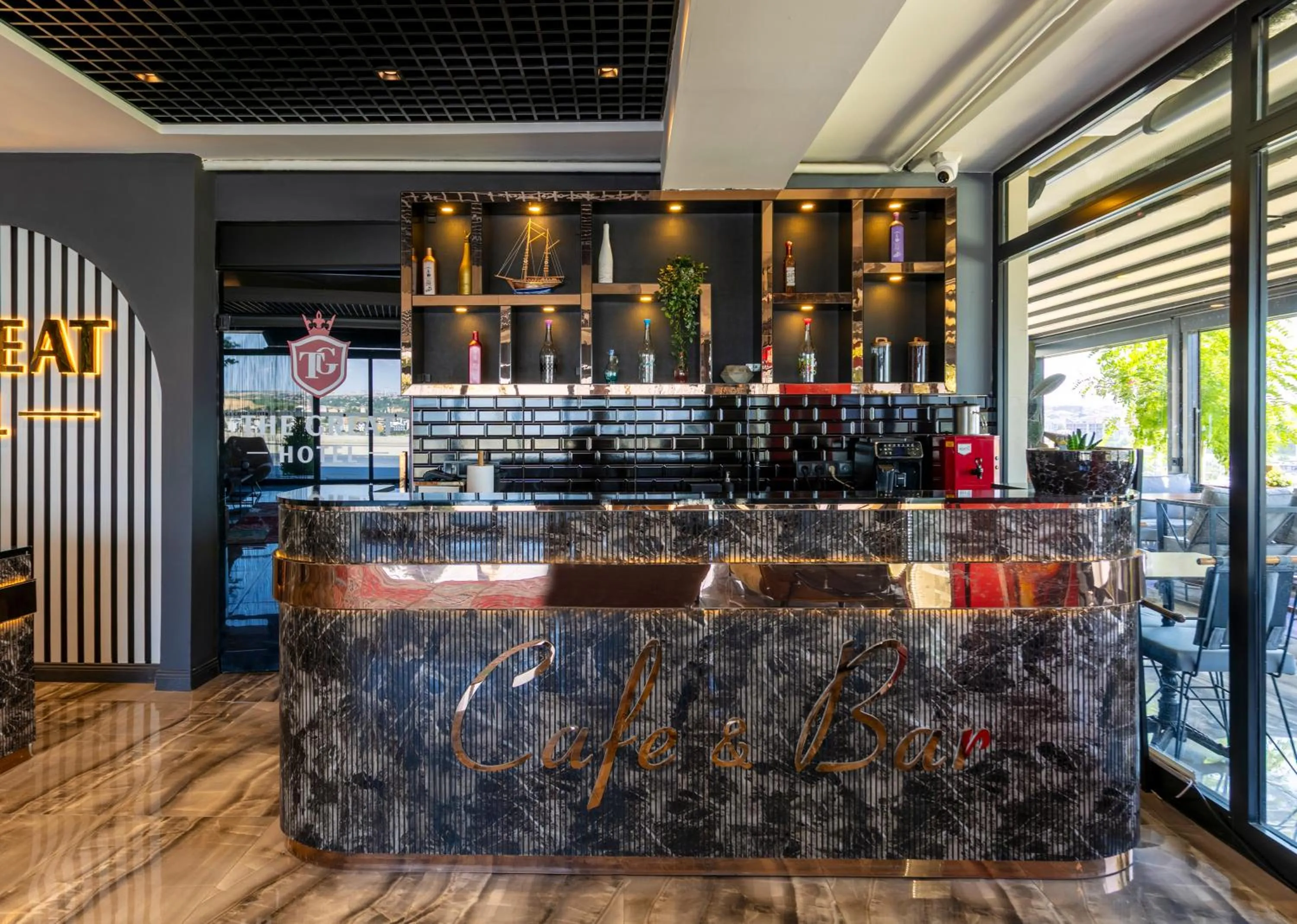 Lounge or bar in The Great Airport Hotel & Restaurant