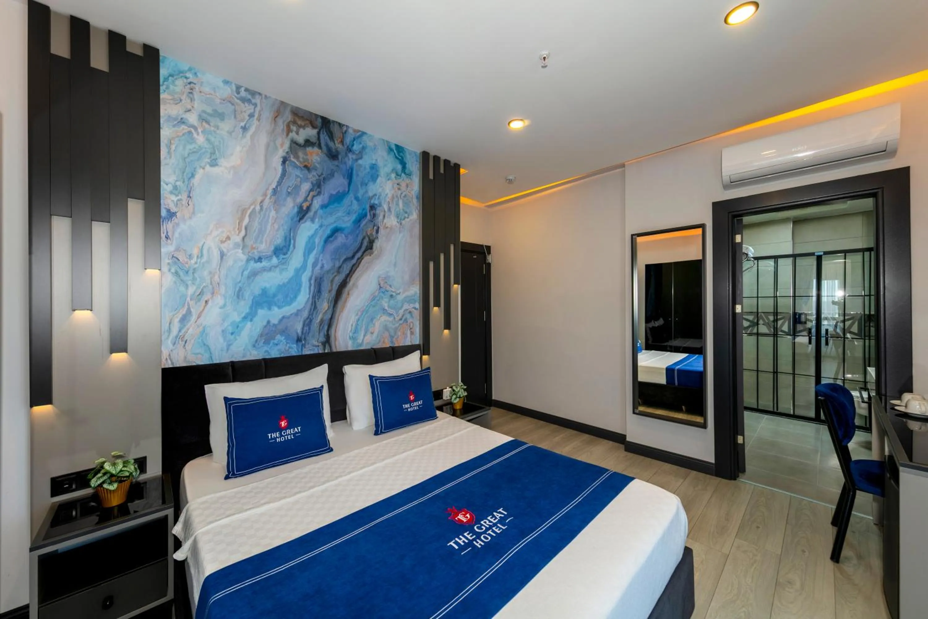 Bed in The Great Airport Hotel & Restaurant