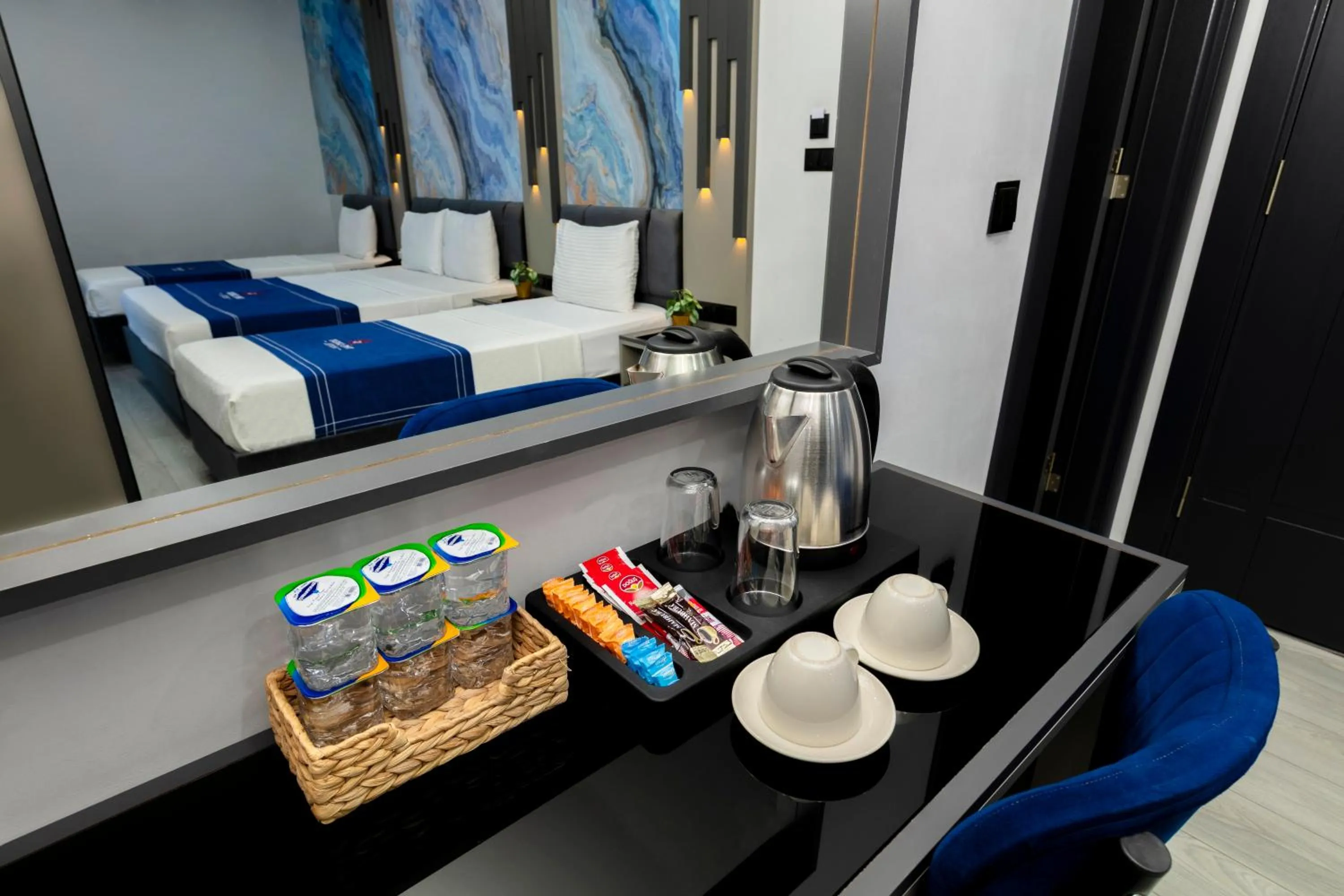 Coffee/tea facilities, Bed in The Great Airport Hotel & Restaurant