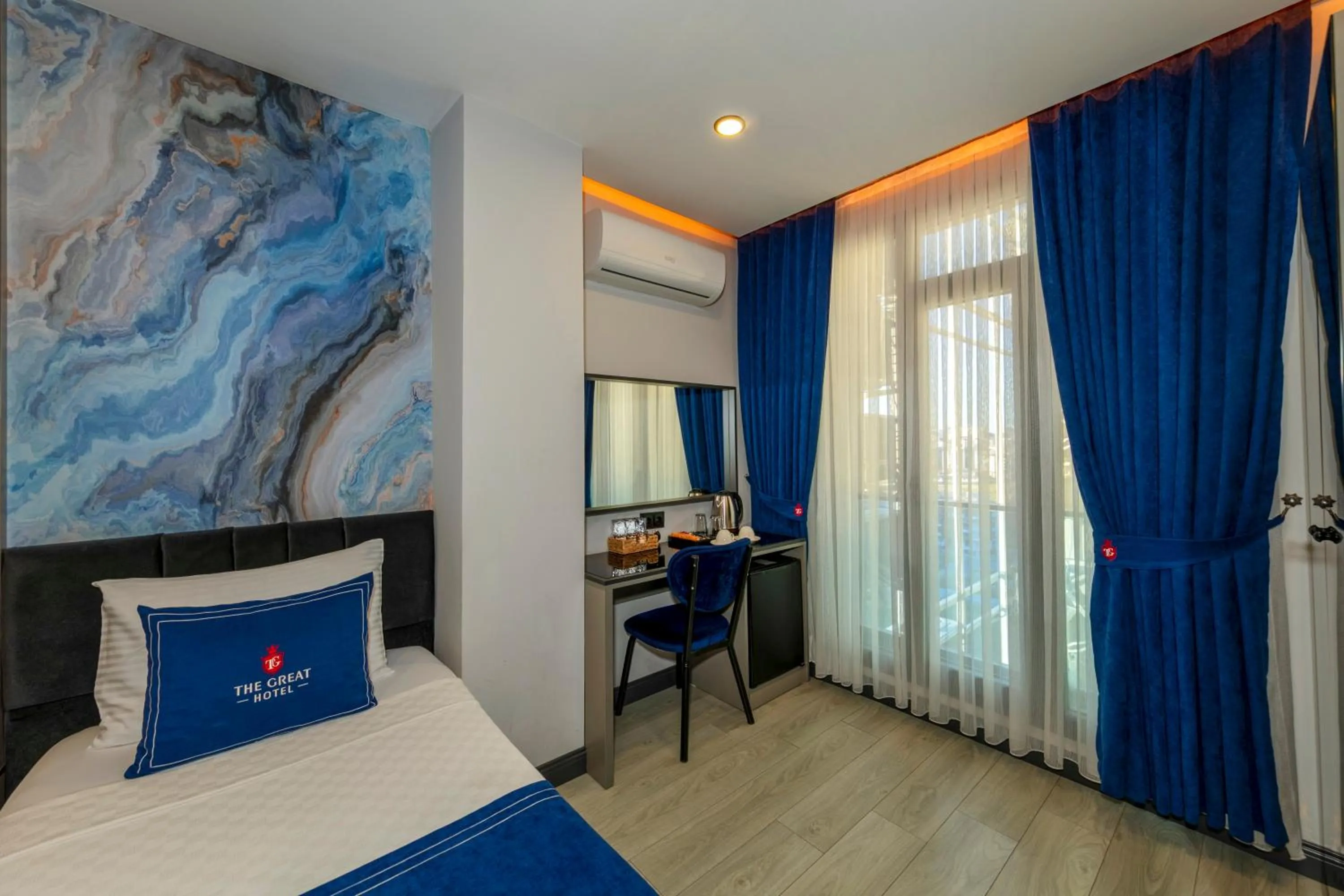 air conditioner, Bed in The Great Airport Hotel & Restaurant