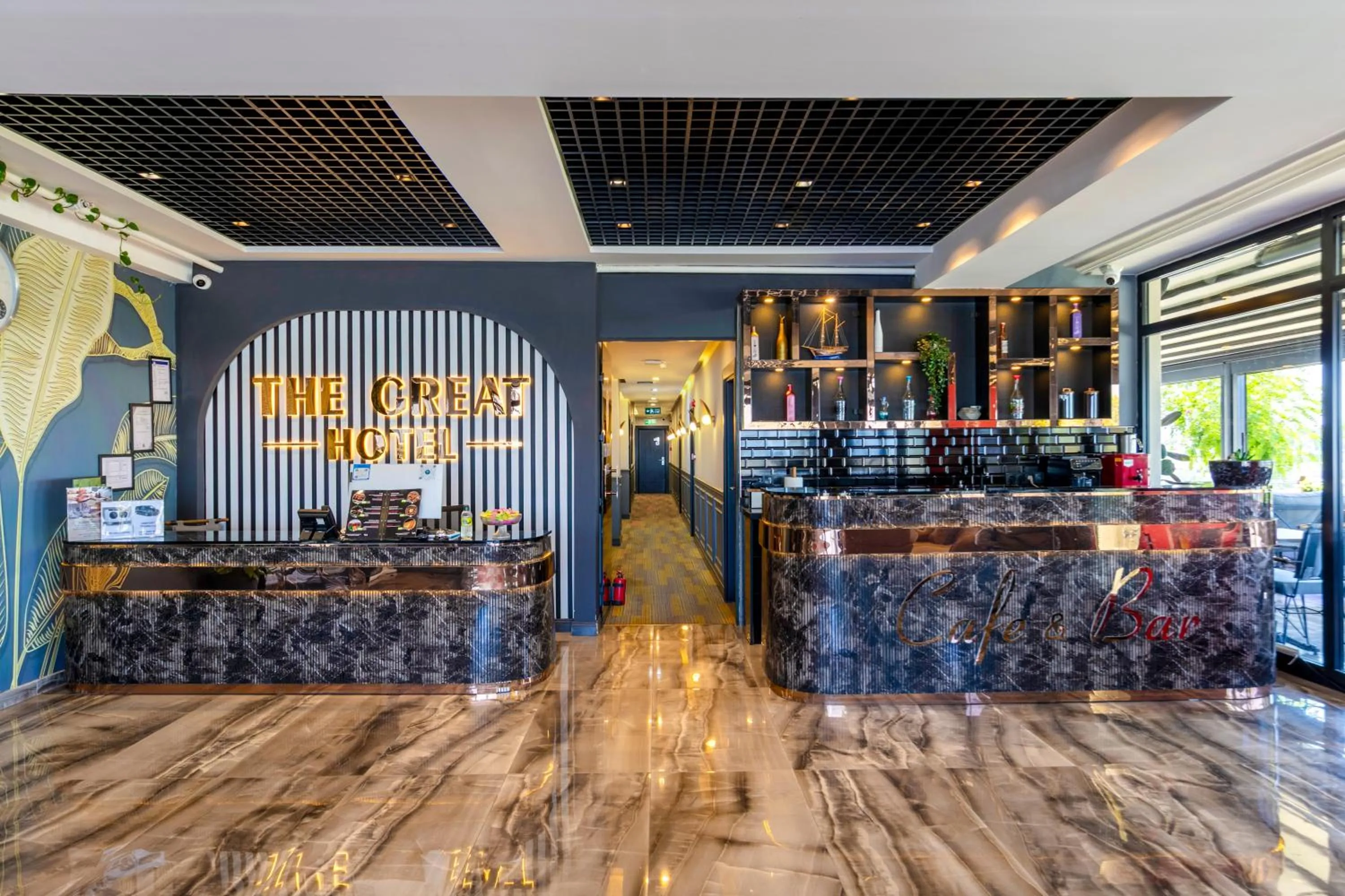 Lounge or bar in The Great Airport Hotel & Restaurant