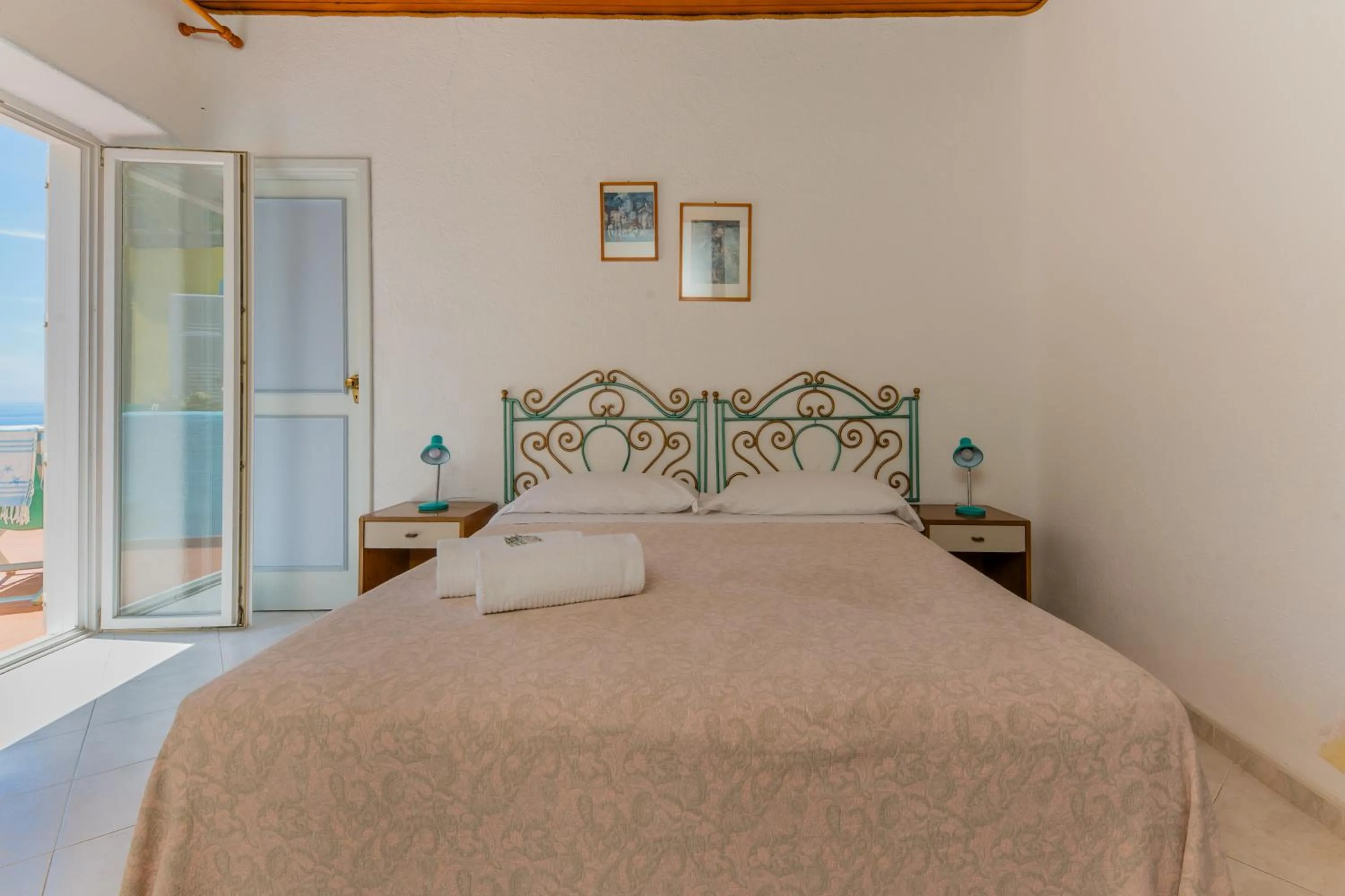 Bed in Hotel Sunset Green