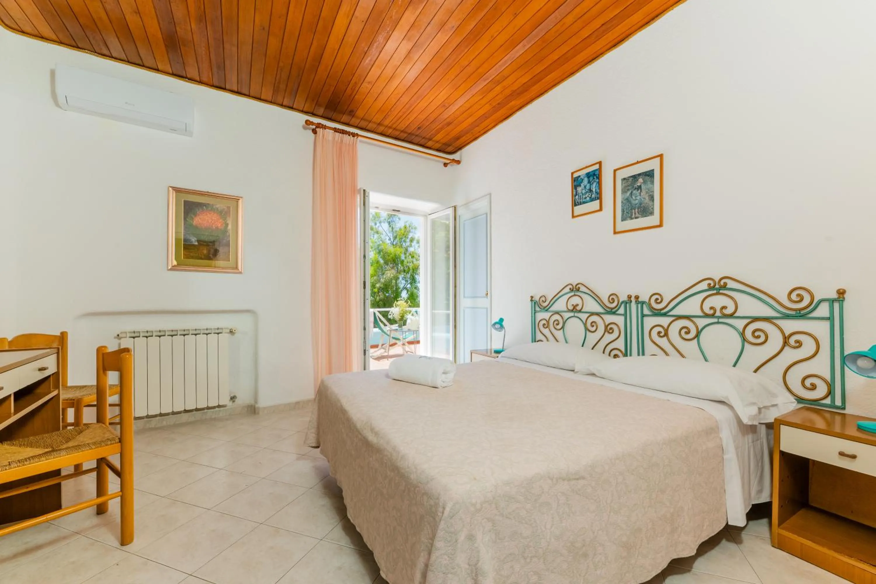 Bed in Hotel Sunset Green