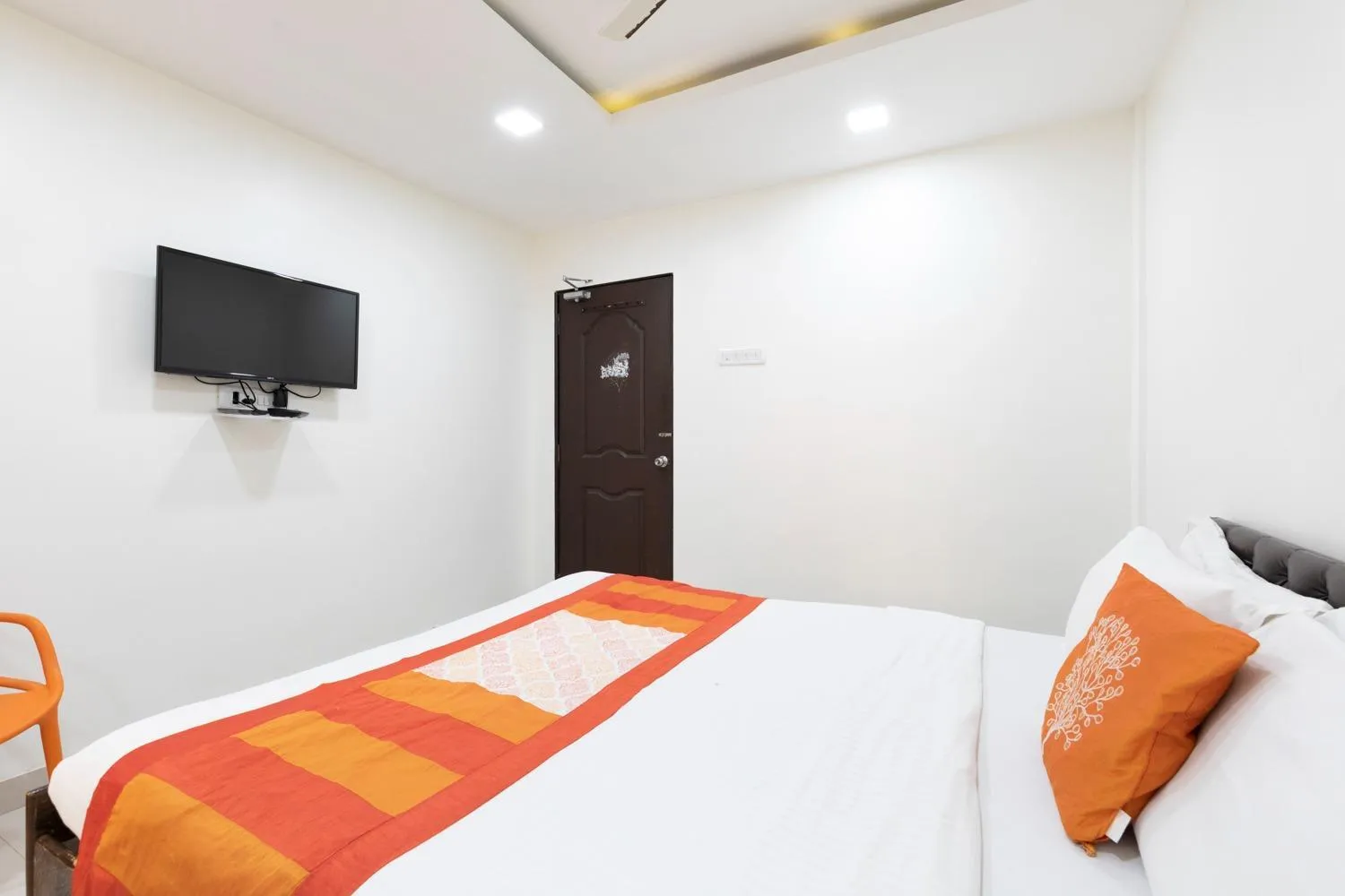 Bed in Hotel Girgaon Palace Near Chowpatty Beach