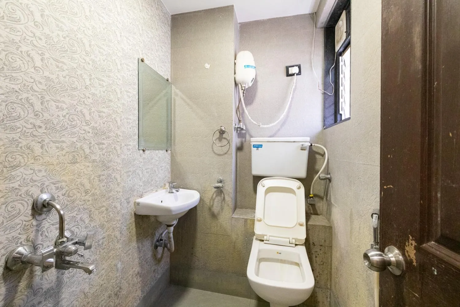 Bathroom in Hotel Girgaon Palace Near Chowpatty Beach