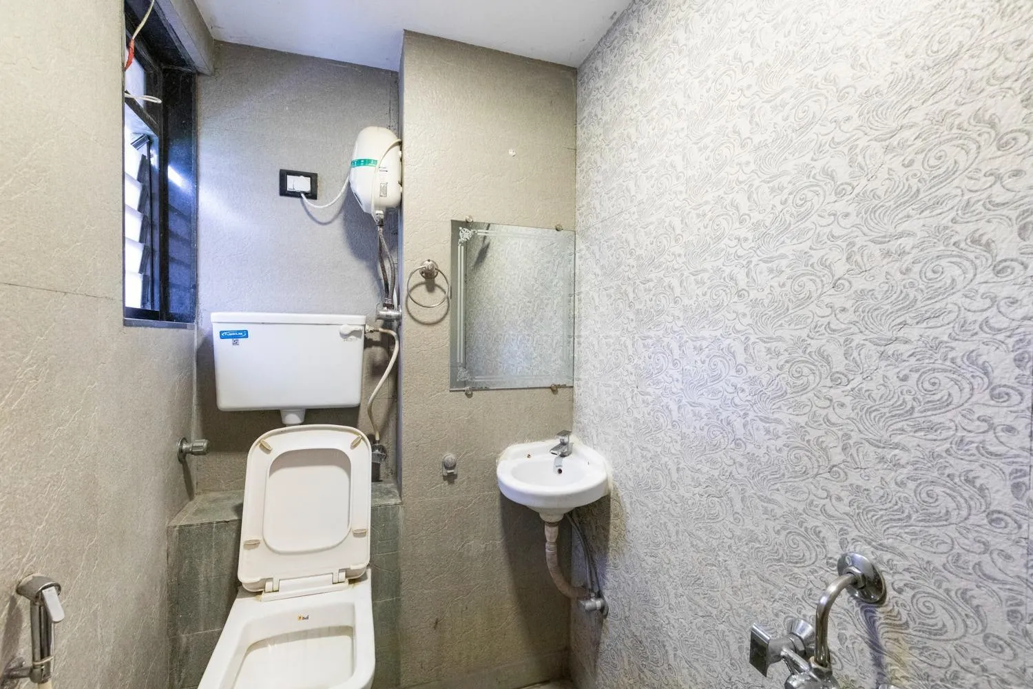 Bathroom in Hotel Girgaon Palace Near Chowpatty Beach