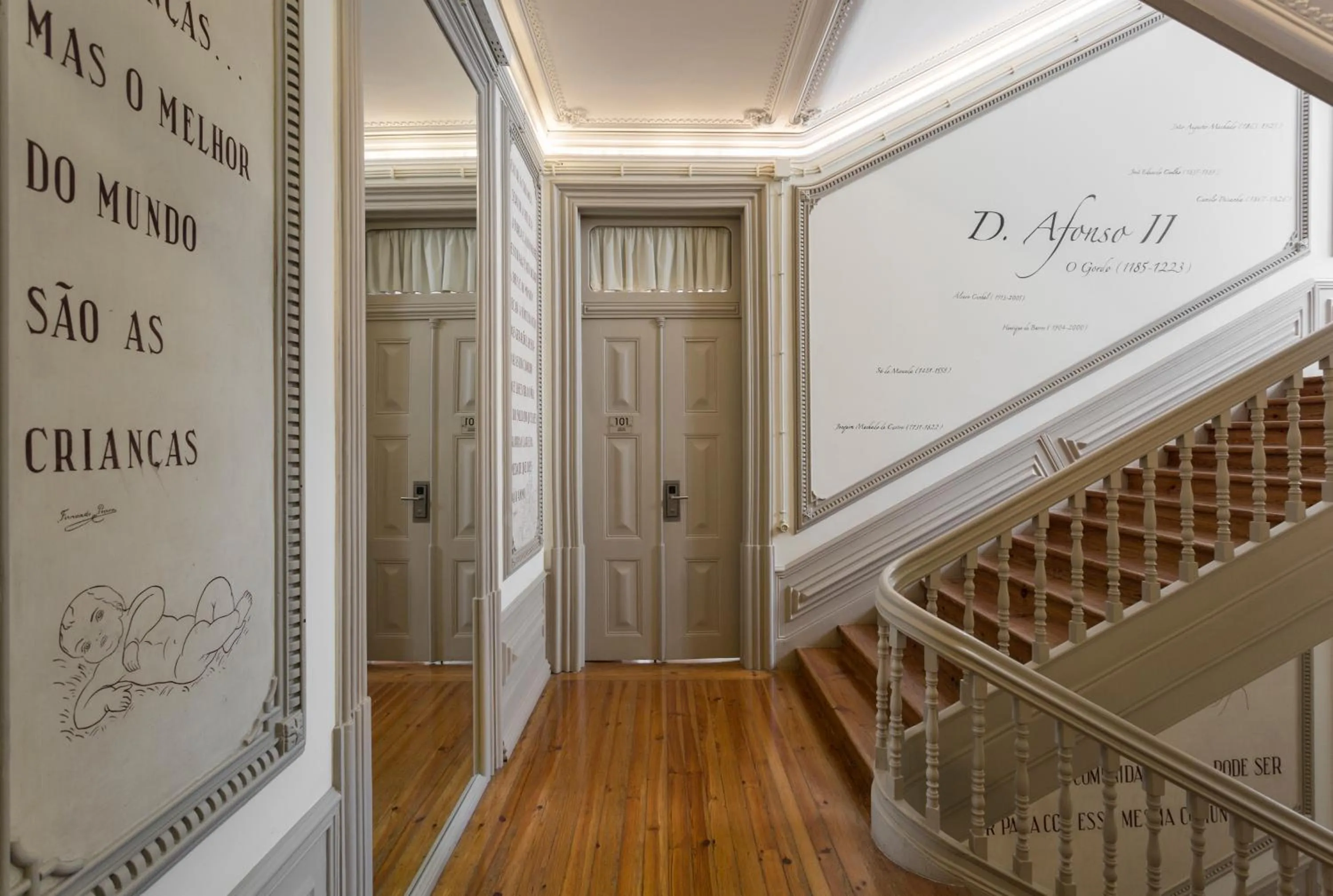 Property building in Serenata Hotel & Hostel Coimbra