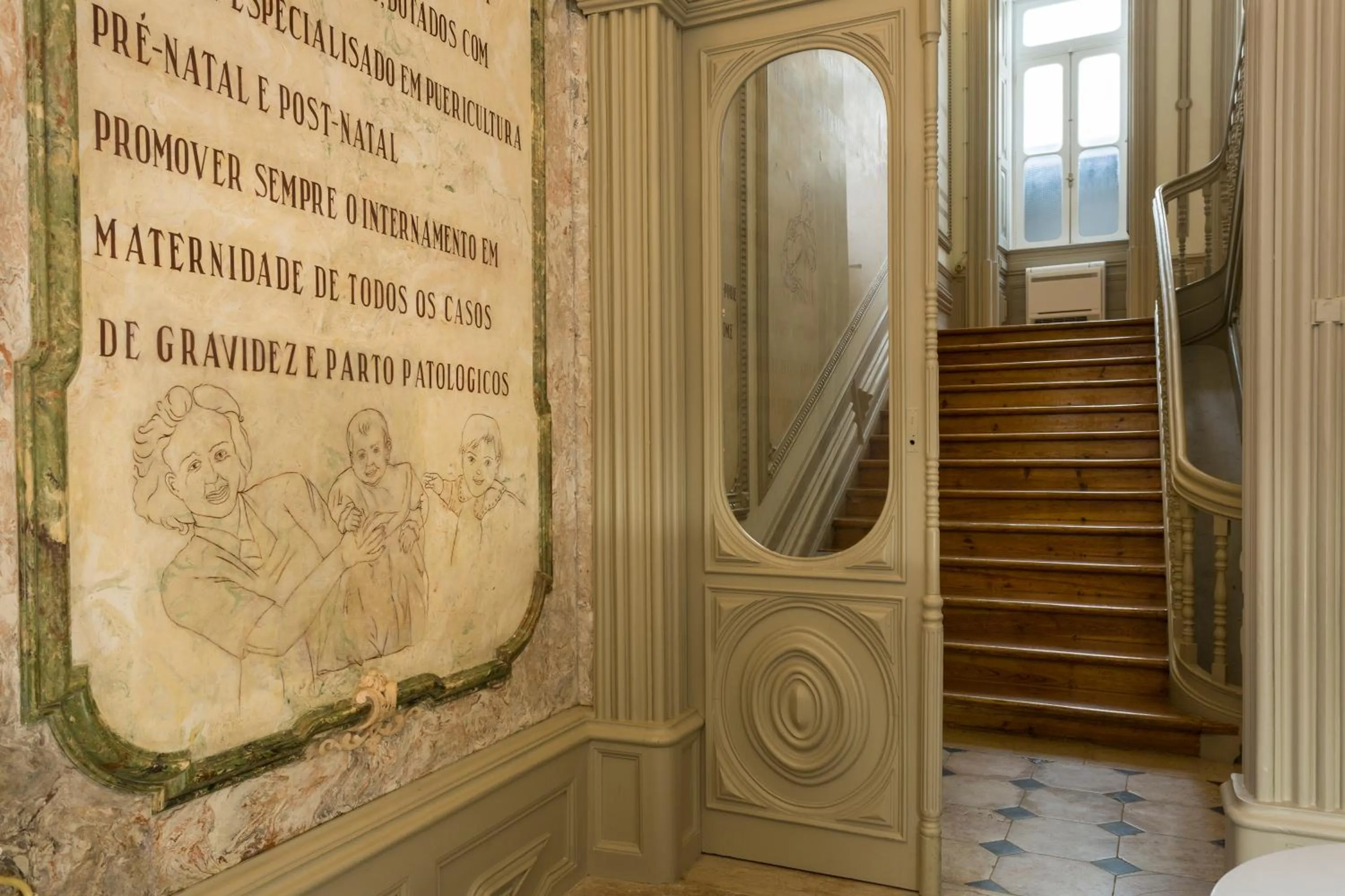 Lobby or reception in Serenata Hotel & Hostel Coimbra