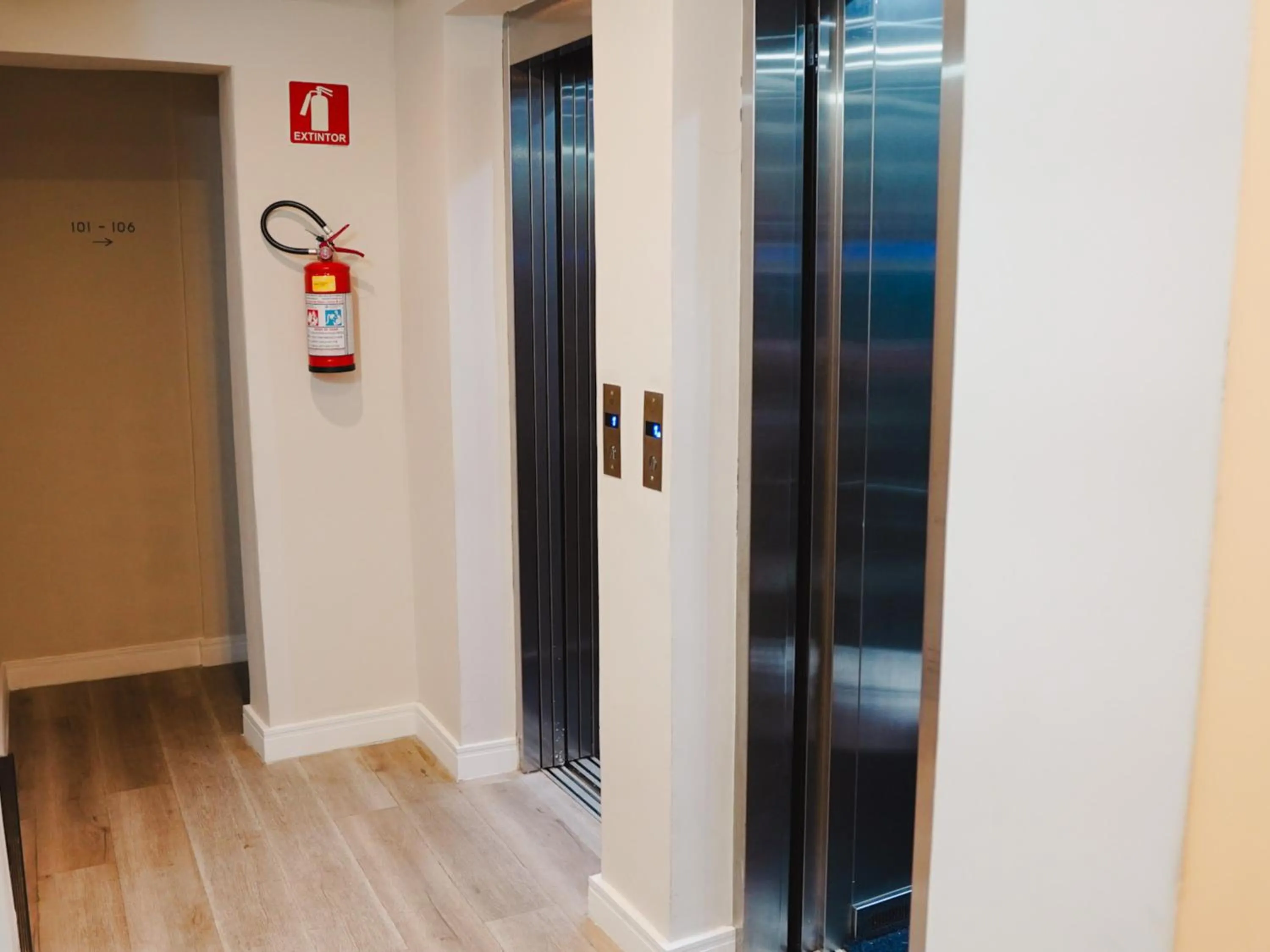 elevator in Apê Metrô Paraíso