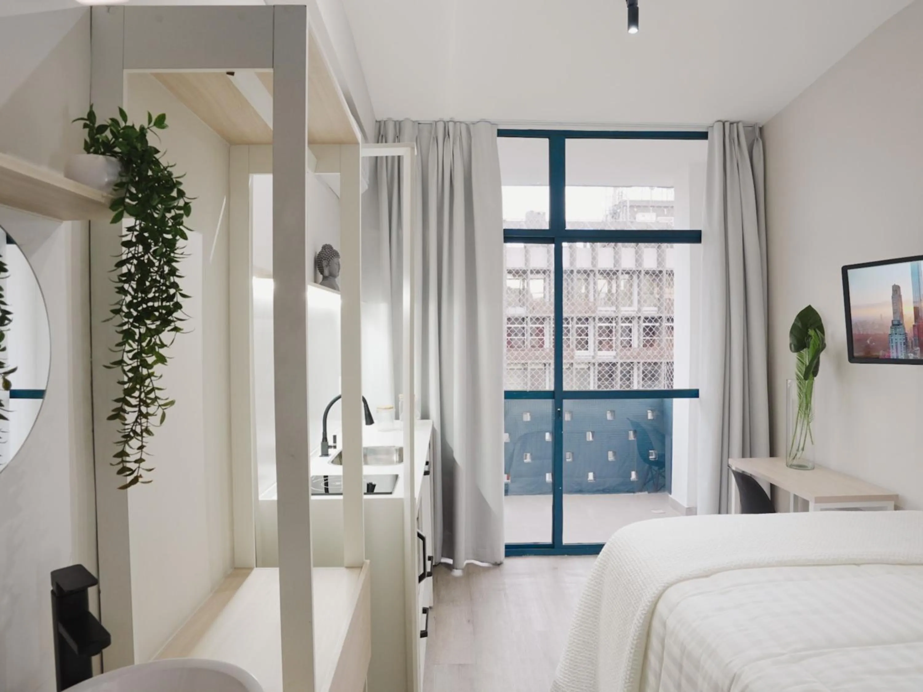 Patio, Bed in Apê Metrô Paraíso