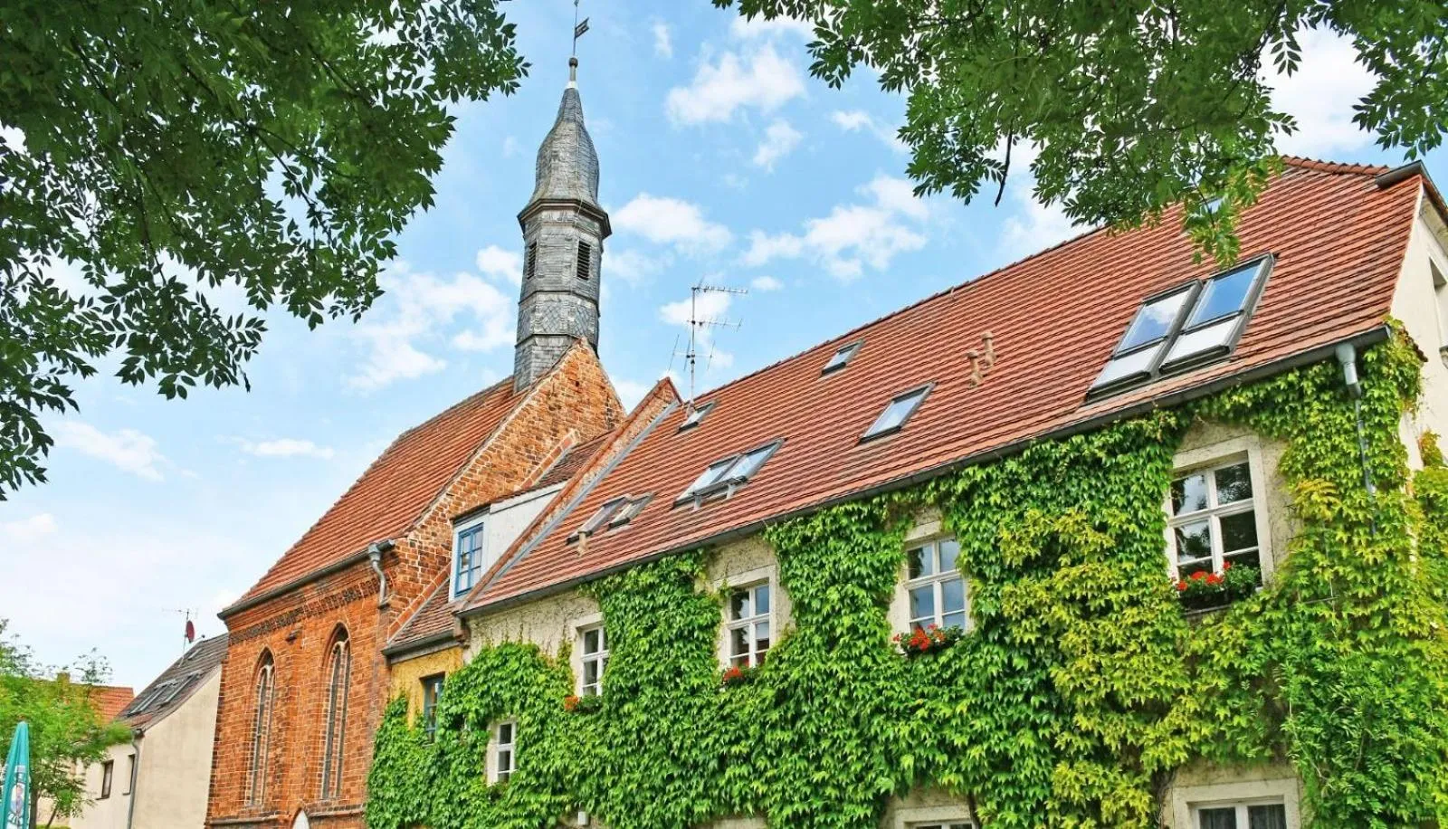 Property building in Up Hus Hotel Neuruppin