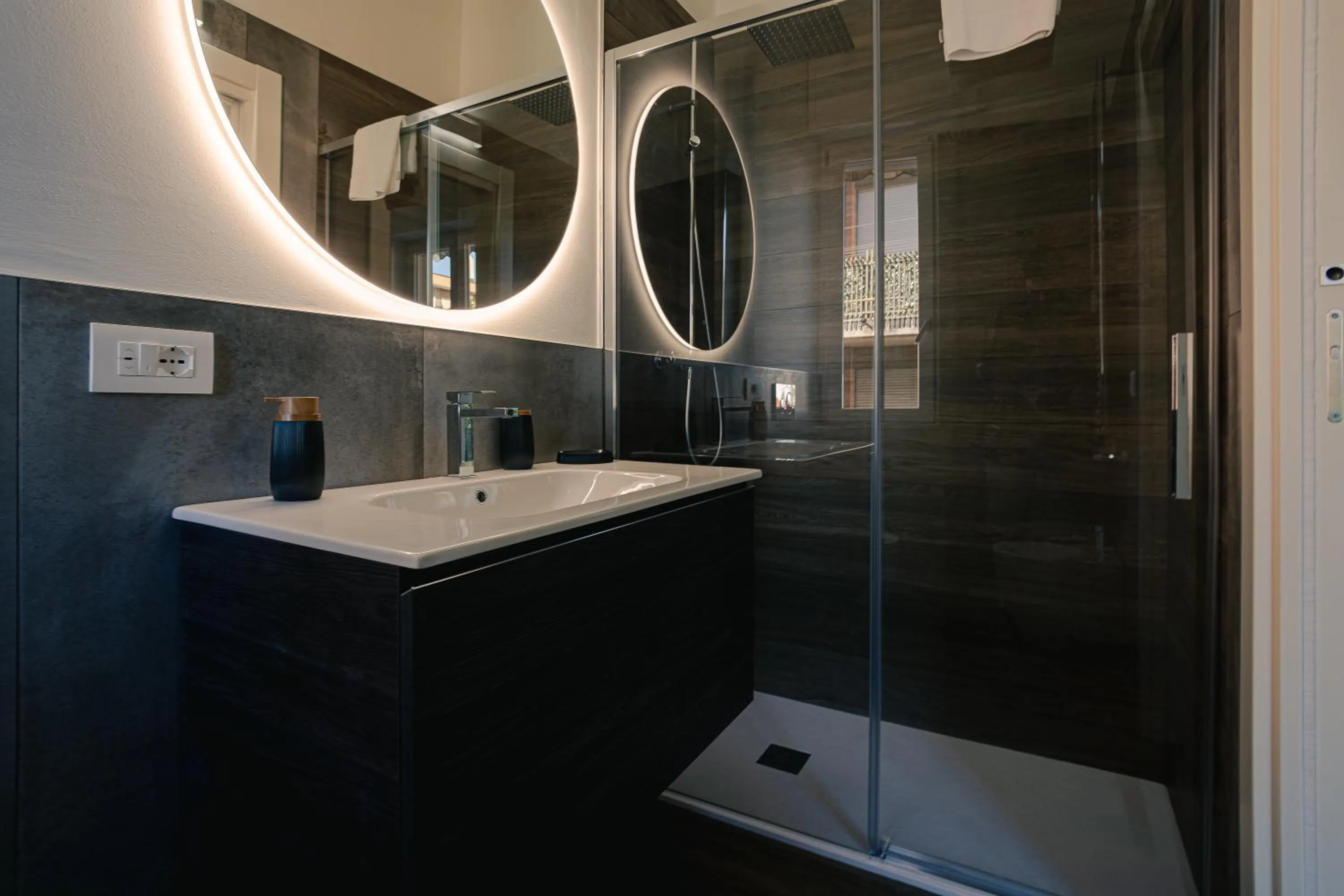 Bathroom in Verona Centre Suite - Silkeys