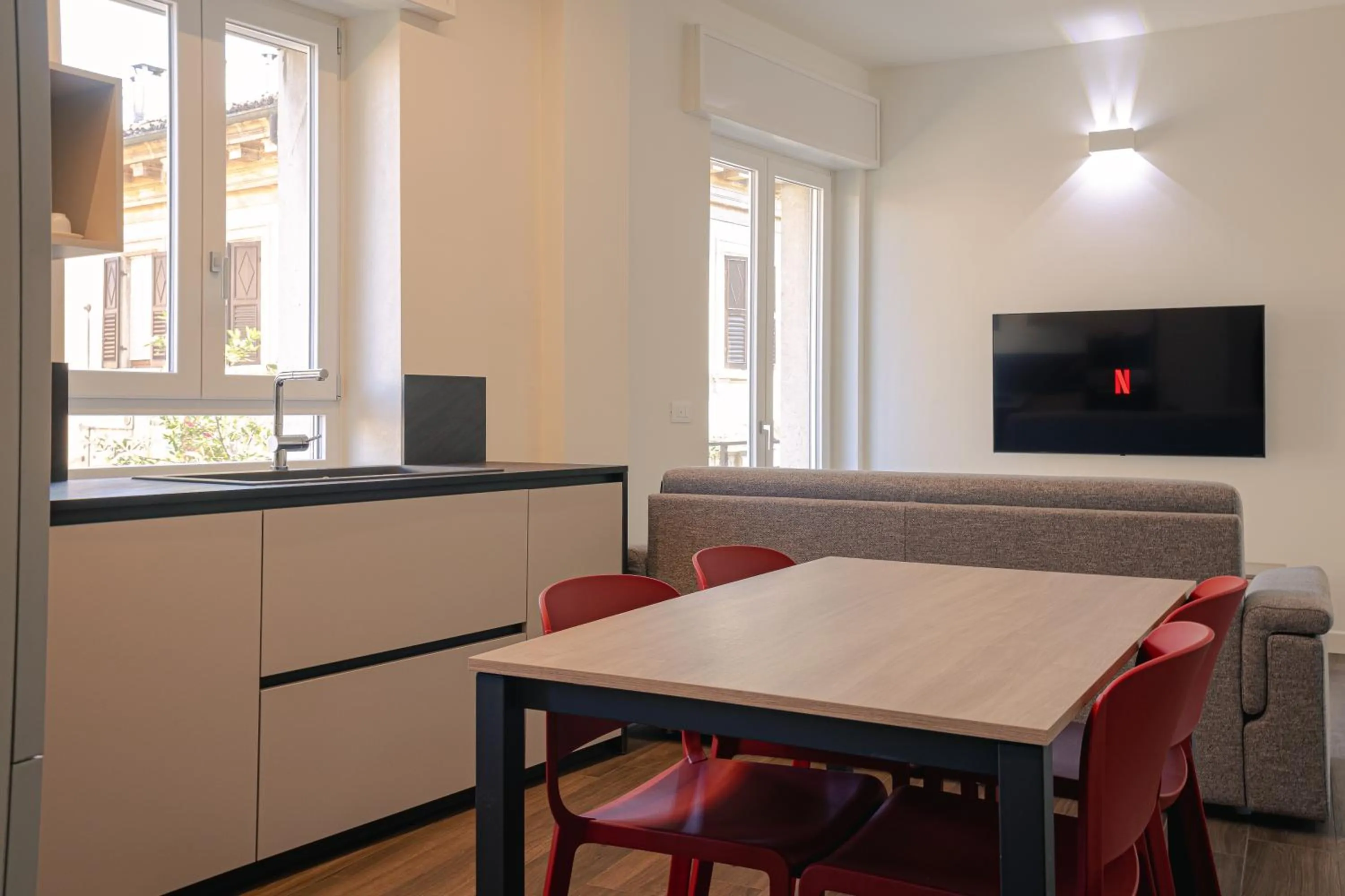 Seating area in Verona Centre Suite - Silkeys