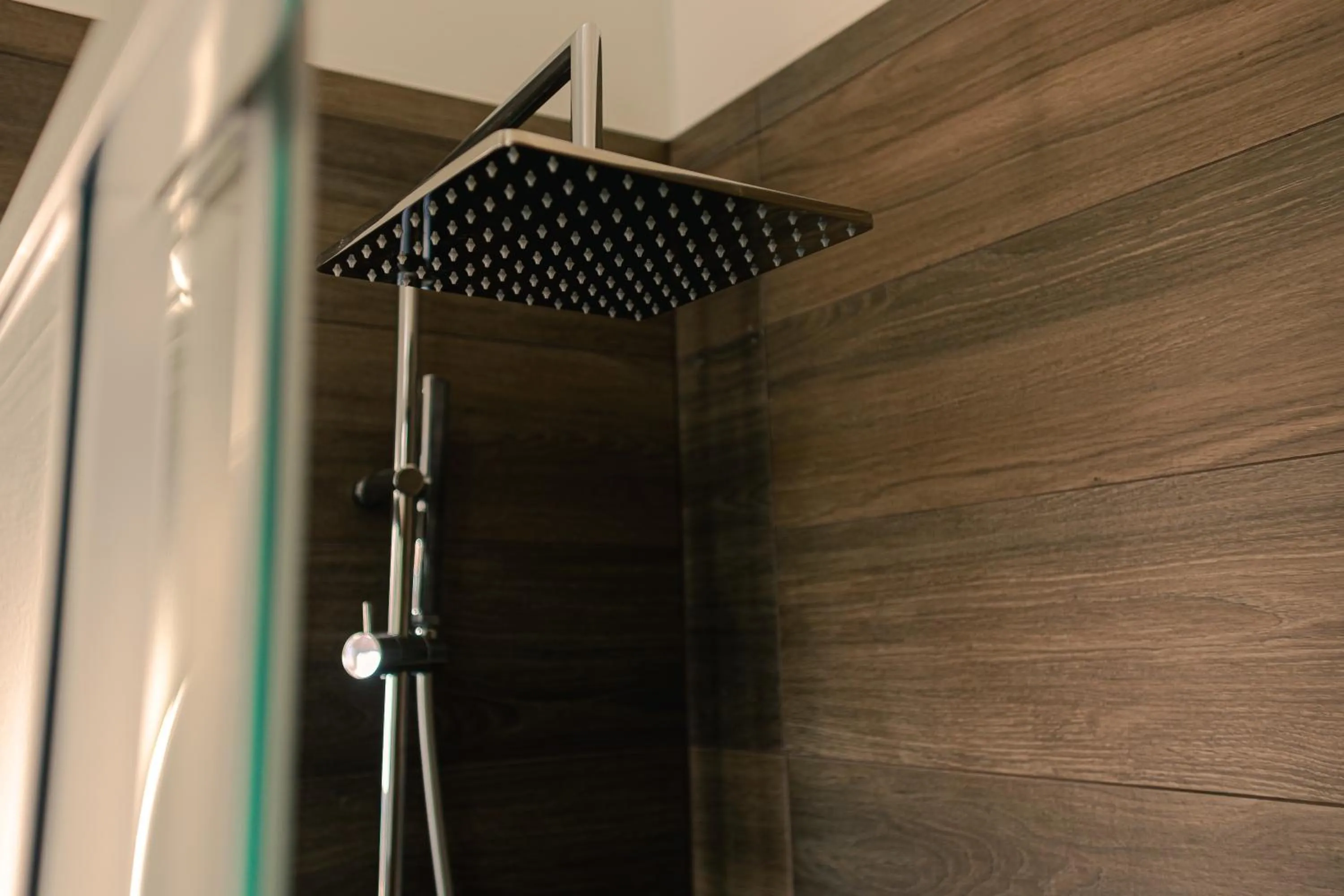 Shower in Verona Centre Suite - Silkeys