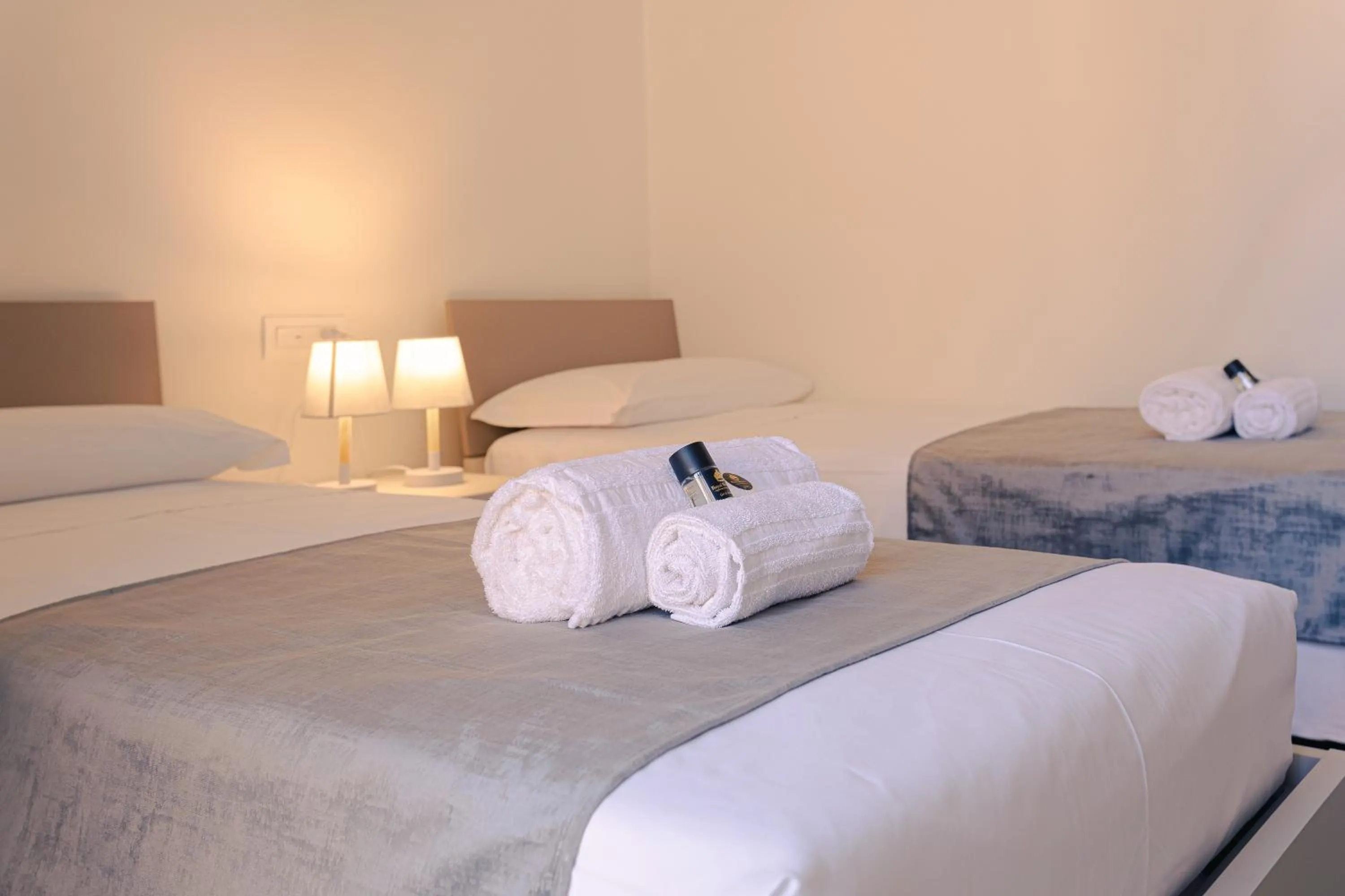 Bed in Verona Centre Suite - Silkeys