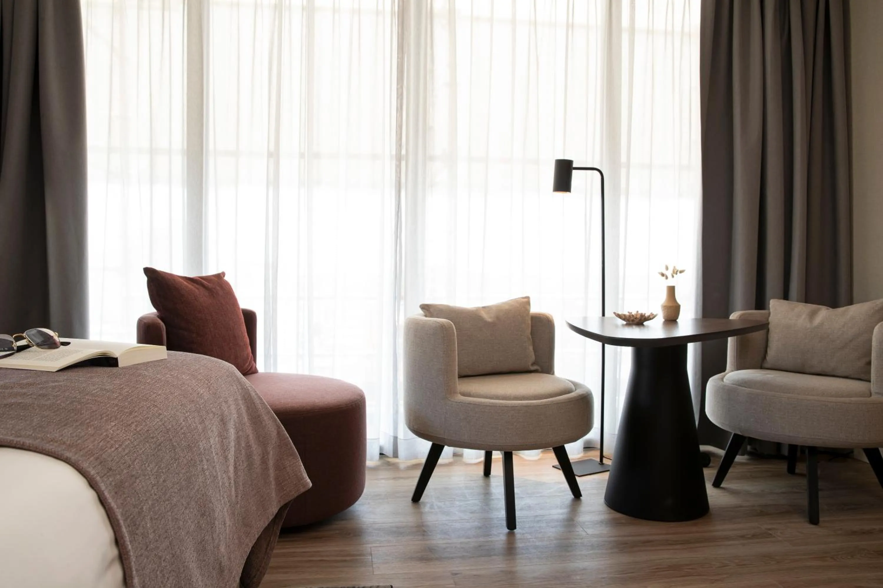 Seating area, Bed in Bilderberg Europa Hotel Scheveningen