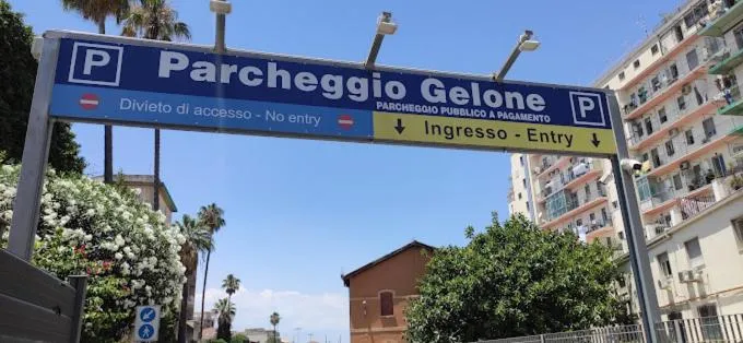 Parking in Central Perk