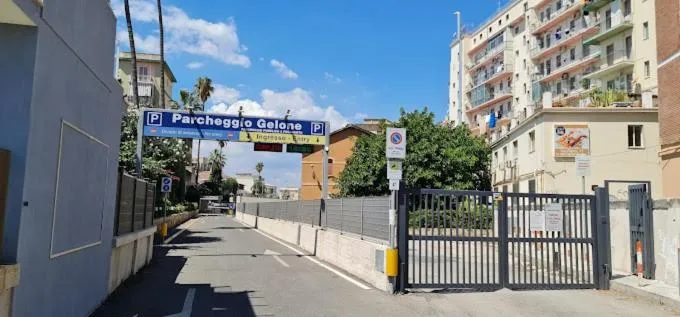 Parking in Central Perk